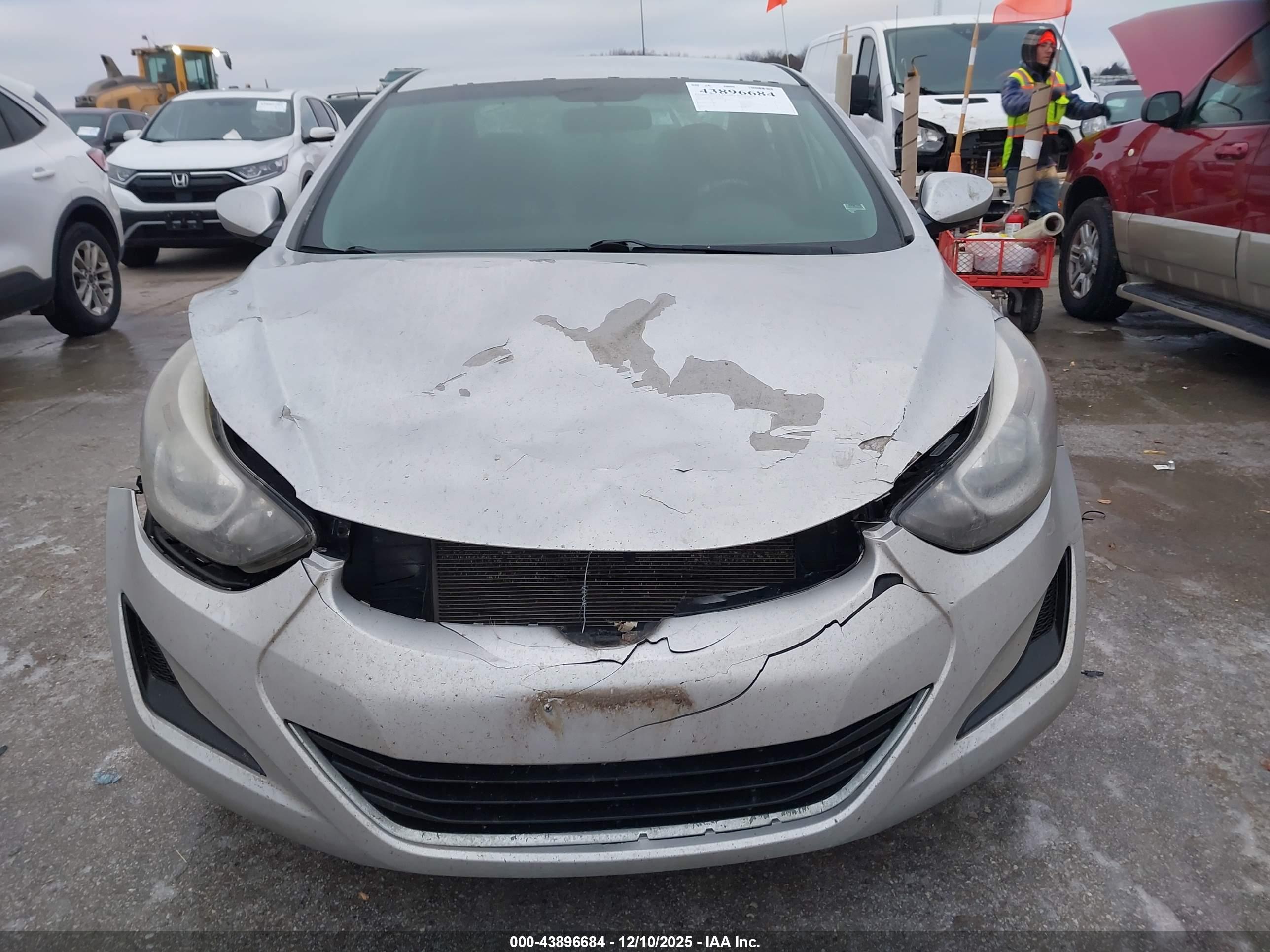 HYUNDAI ELANTRA image 6
