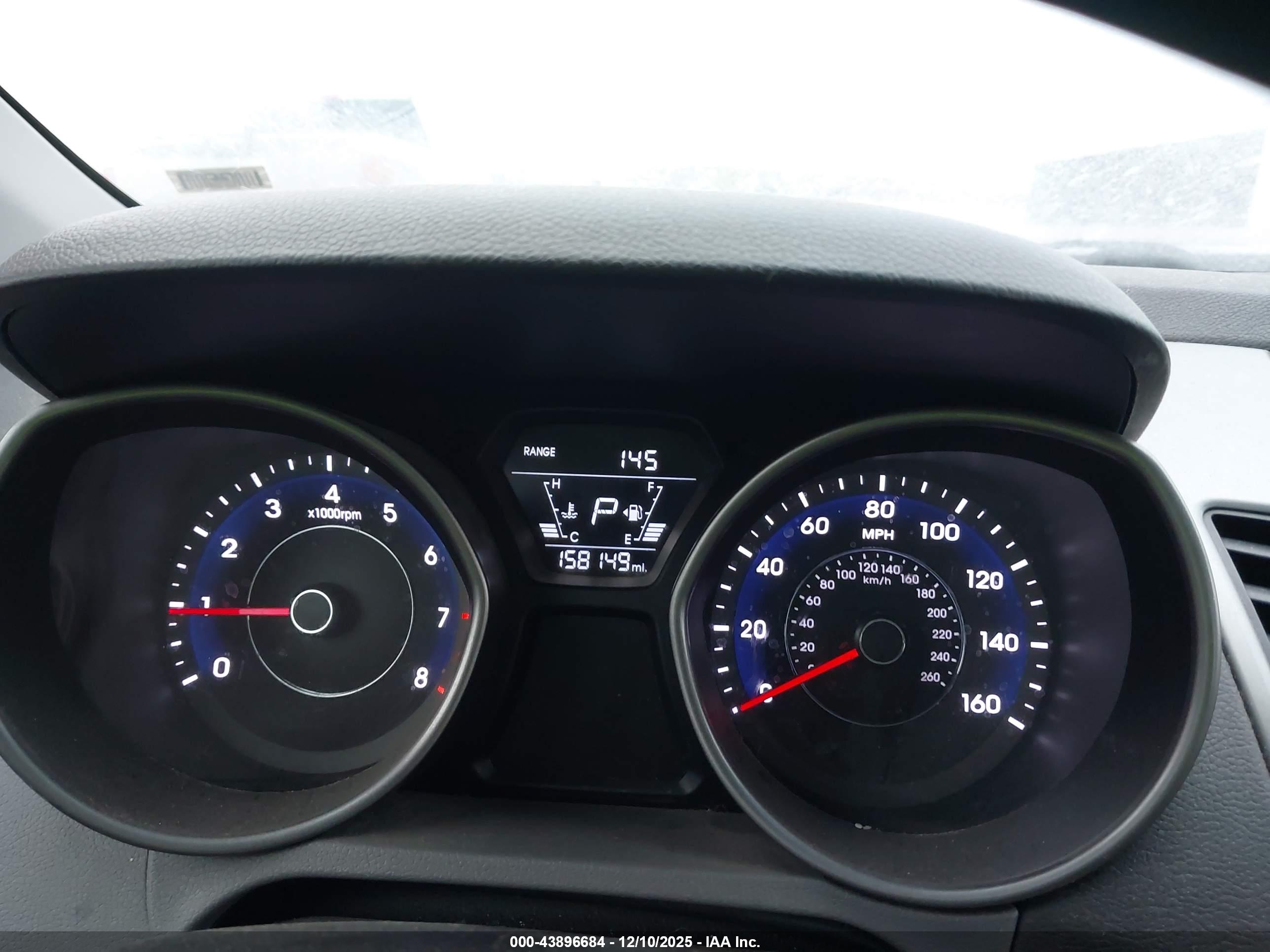 HYUNDAI ELANTRA image 7