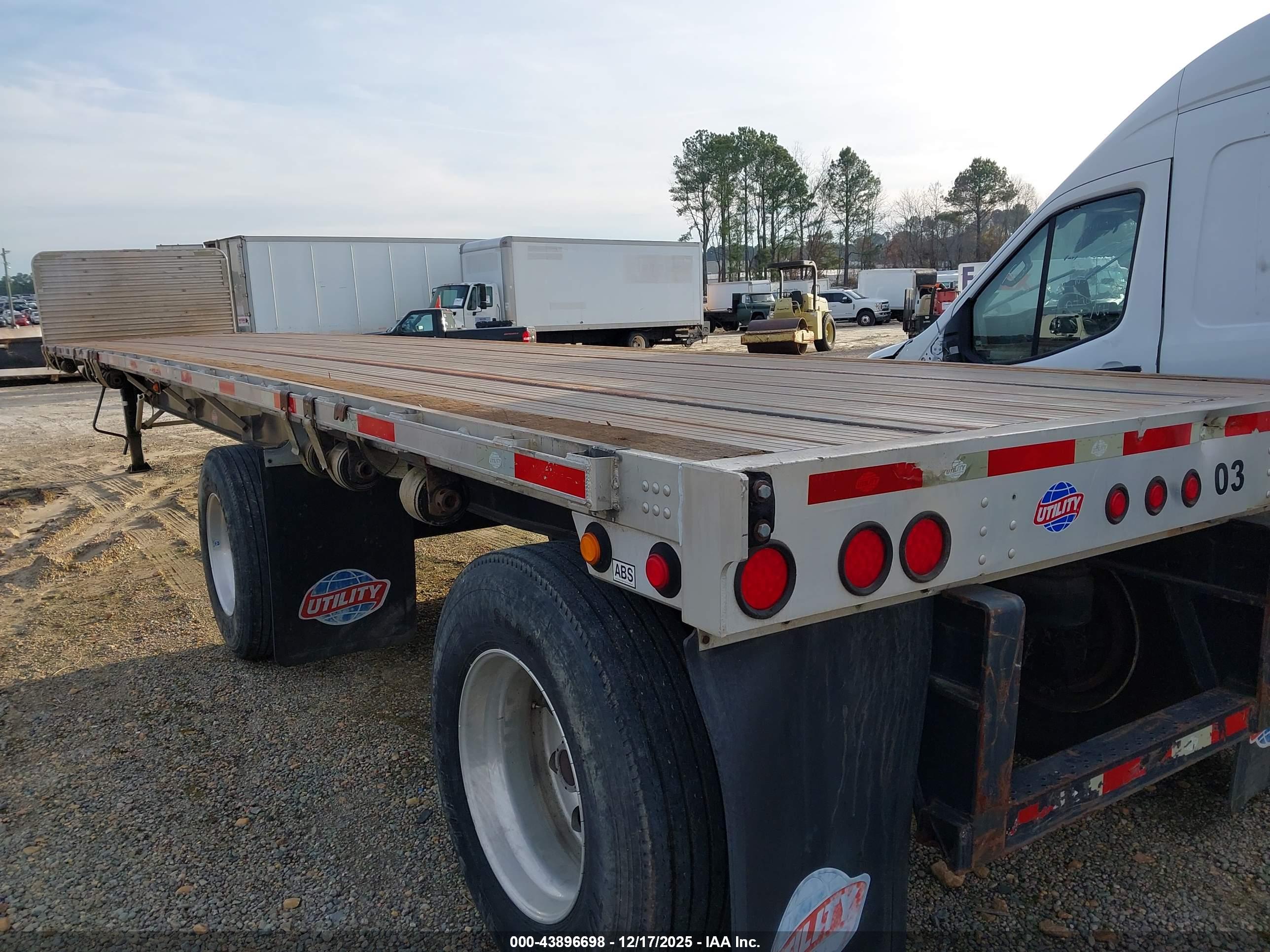 UTILITY TRAILER image 3