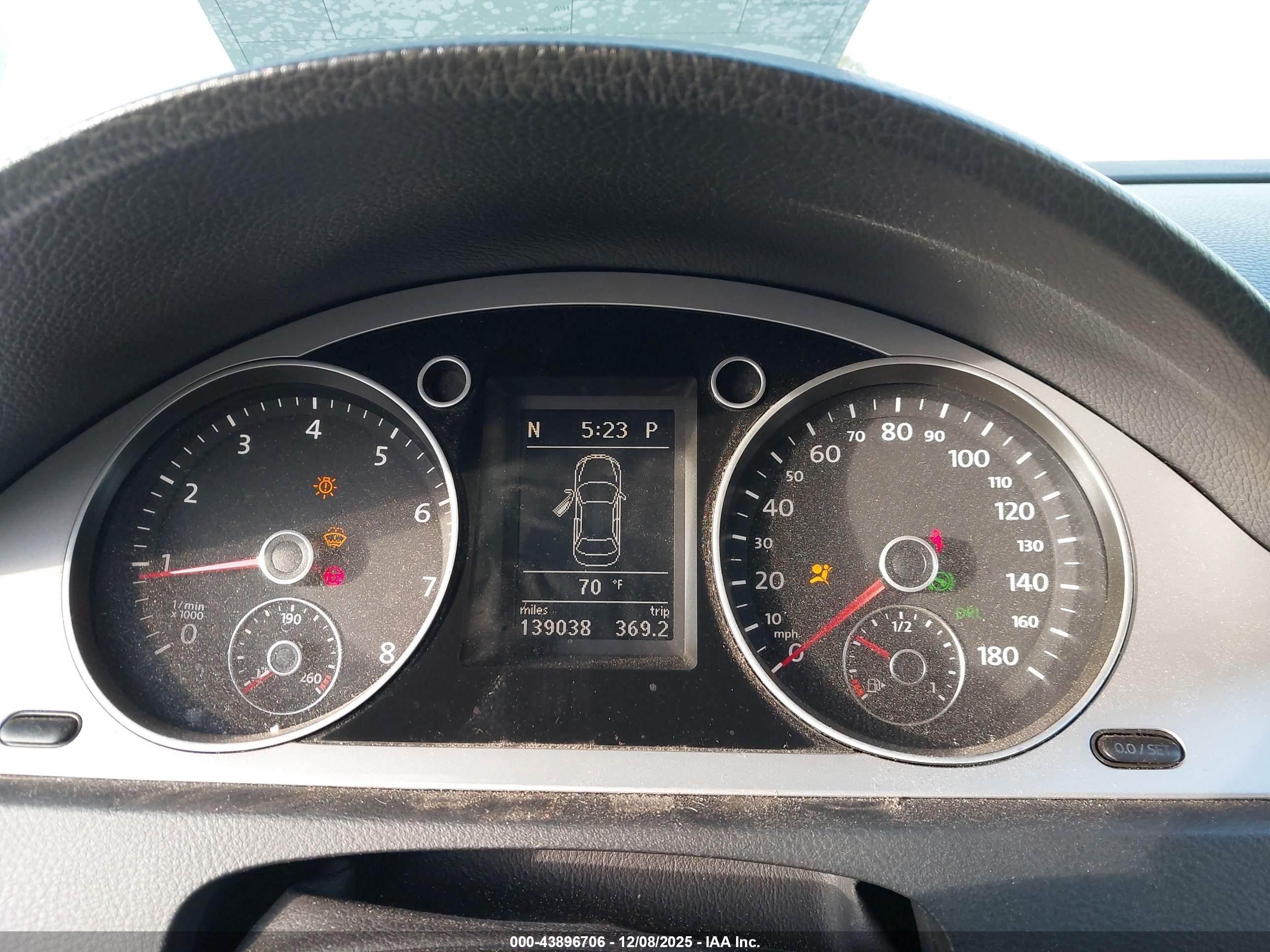 VOLKSWAGEN CC image 7