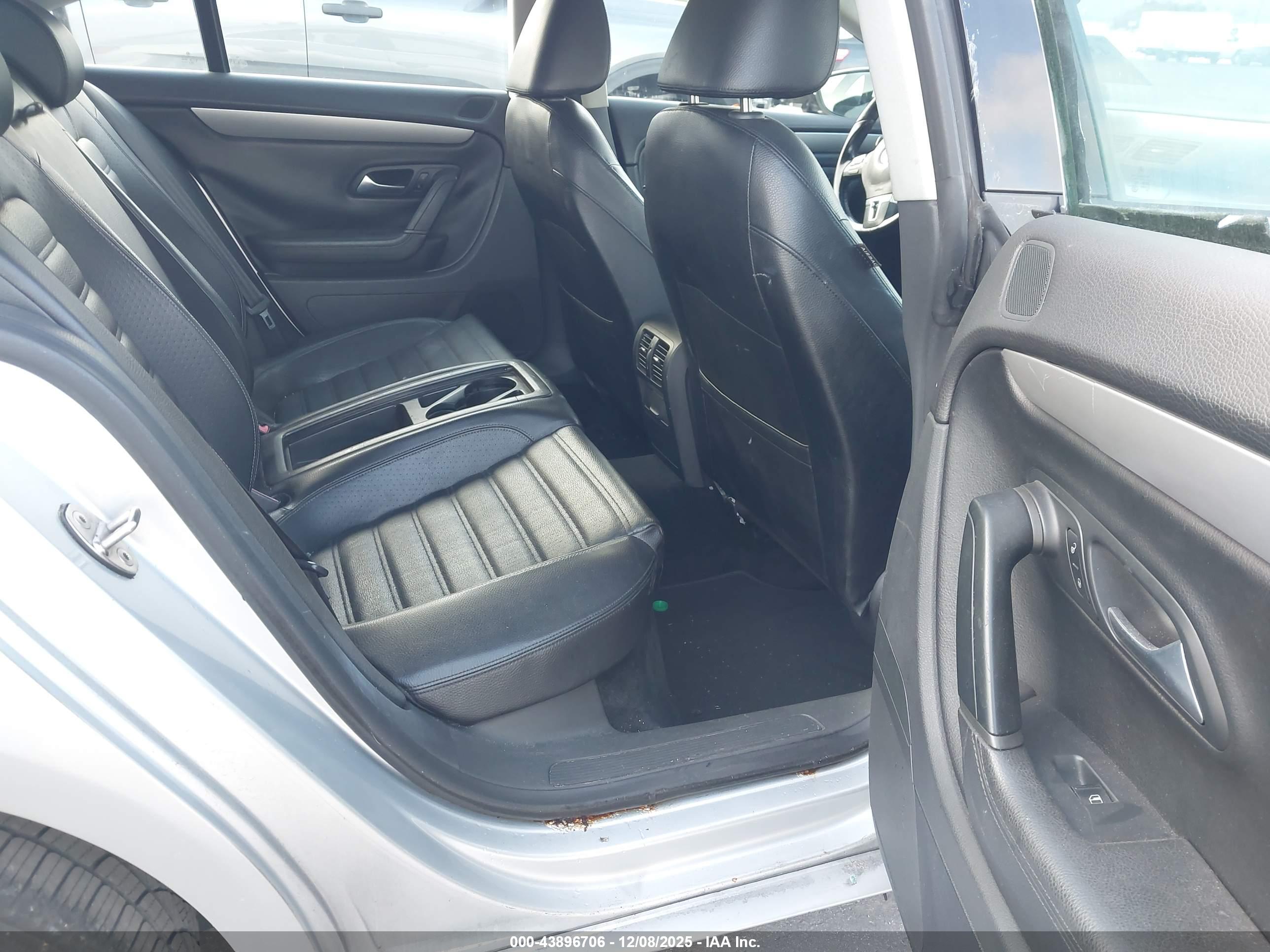 VOLKSWAGEN CC image 8