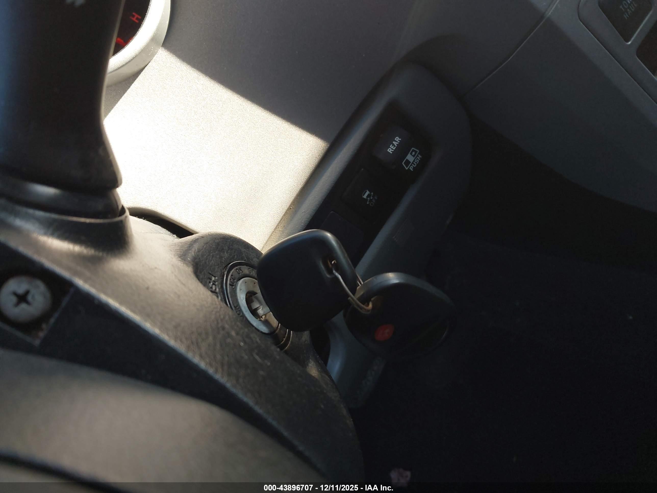 TOYOTA TUNDRA image 11