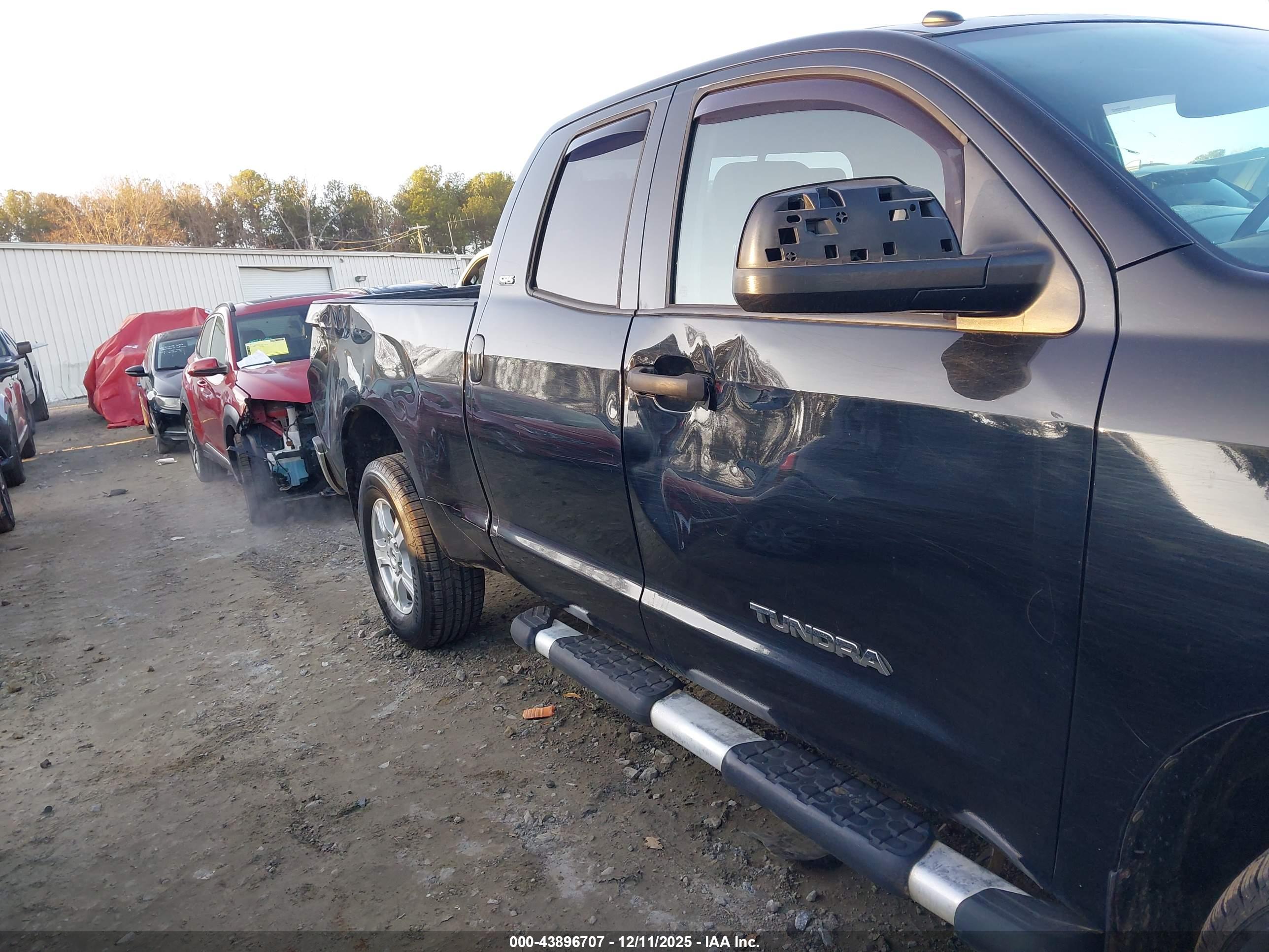 TOYOTA TUNDRA image 6