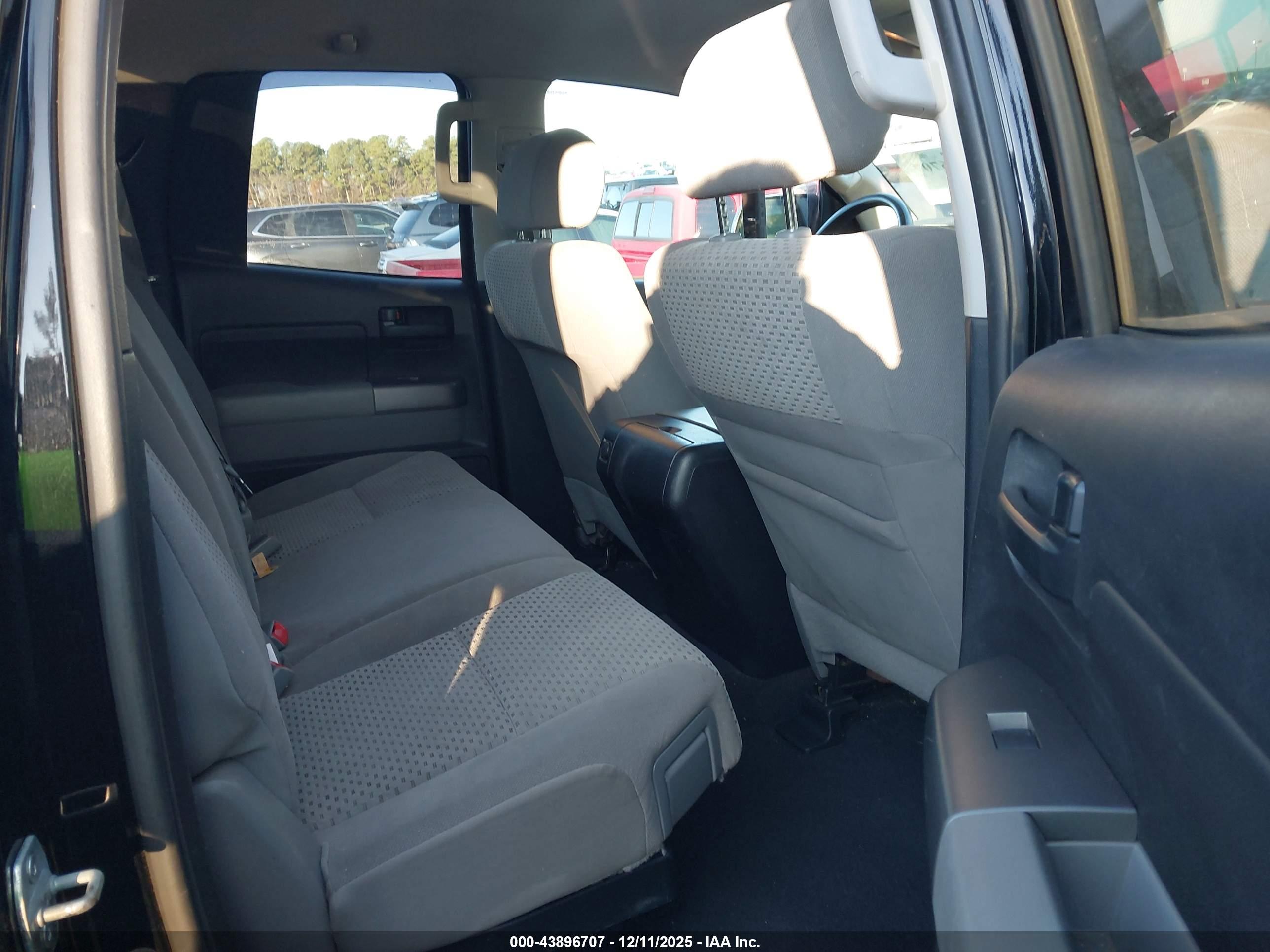 TOYOTA TUNDRA image 8