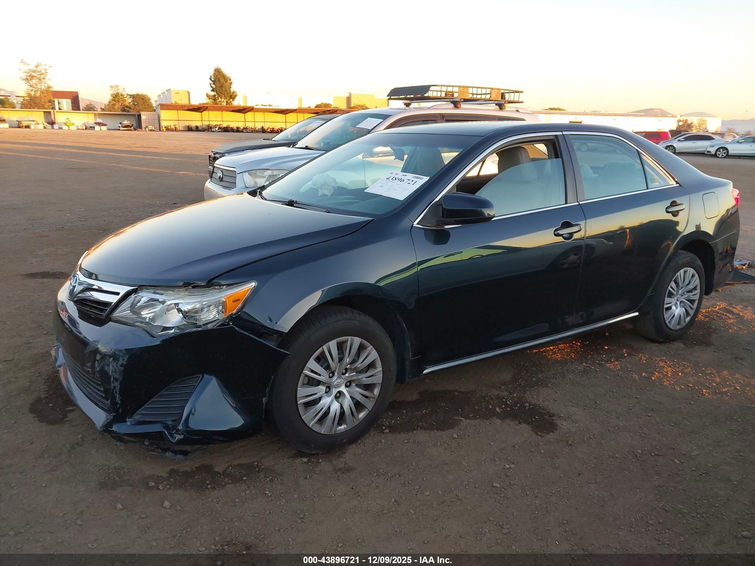 TOYOTA CAMRY image 2