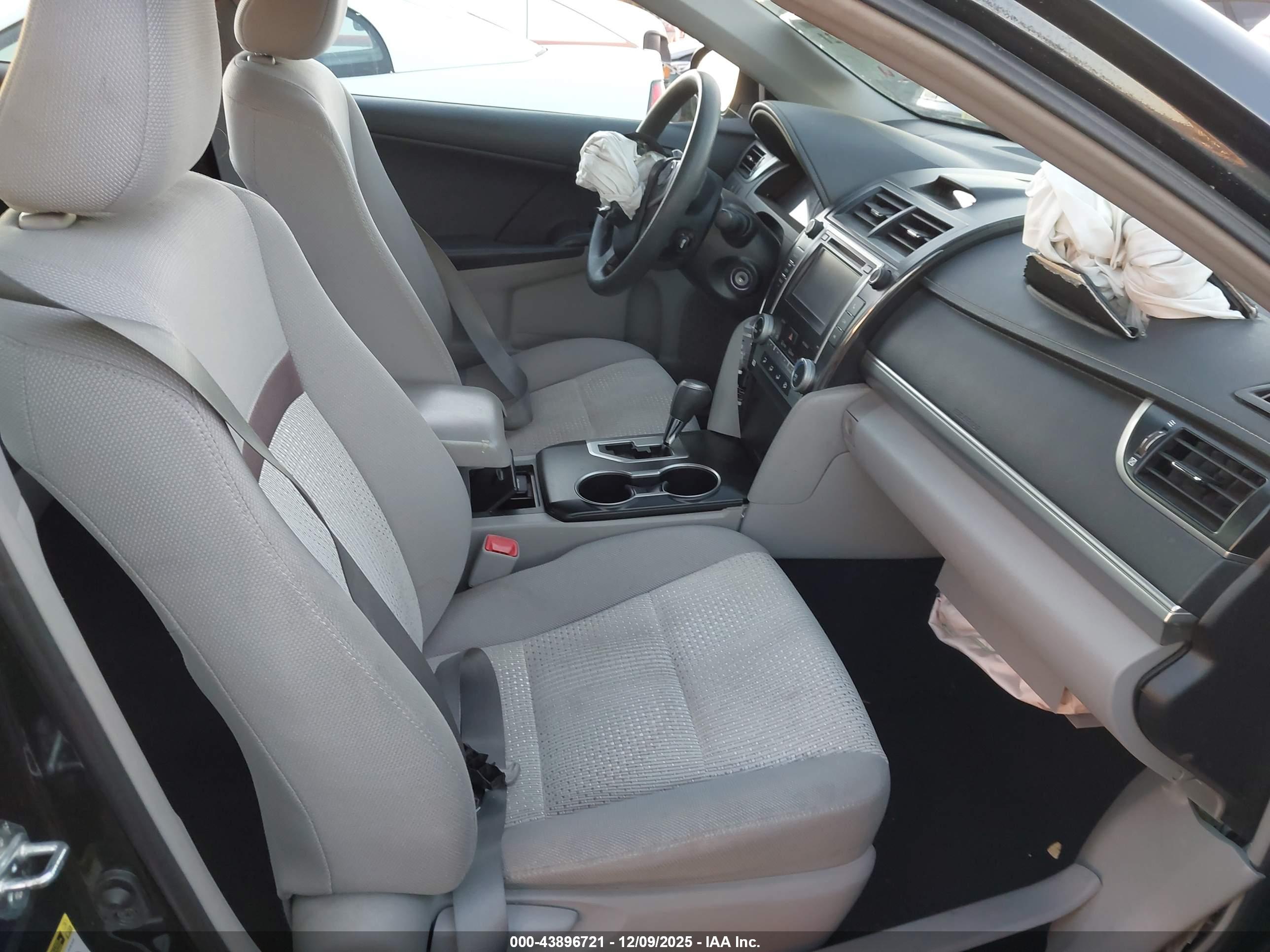 TOYOTA CAMRY image 5