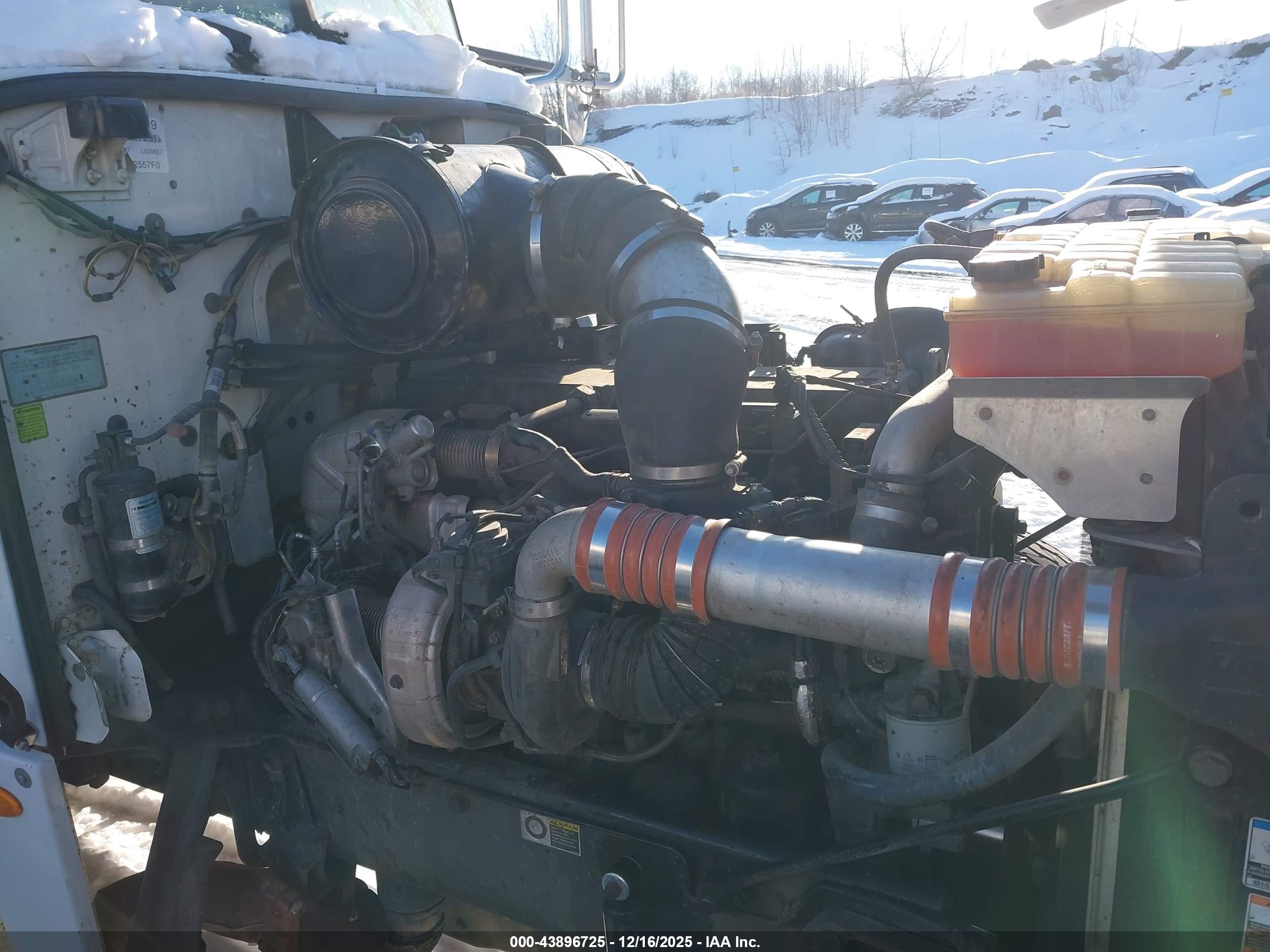 PETERBILT 367 image 10