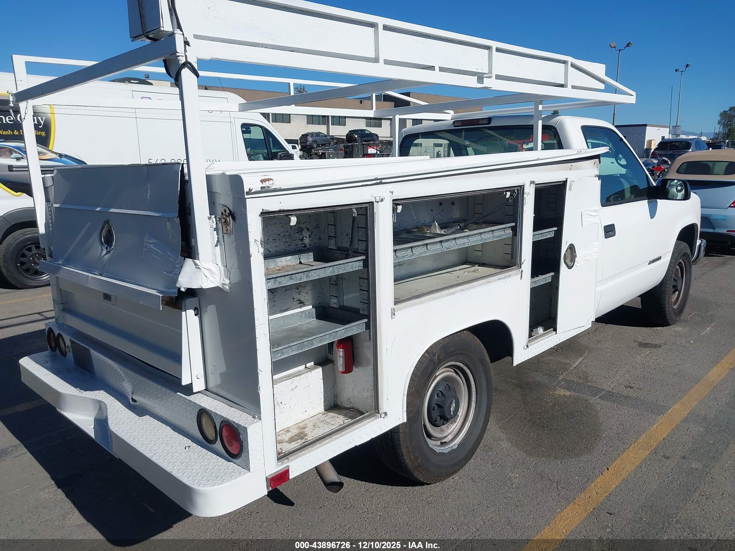 CHEVROLET C3500 image 4