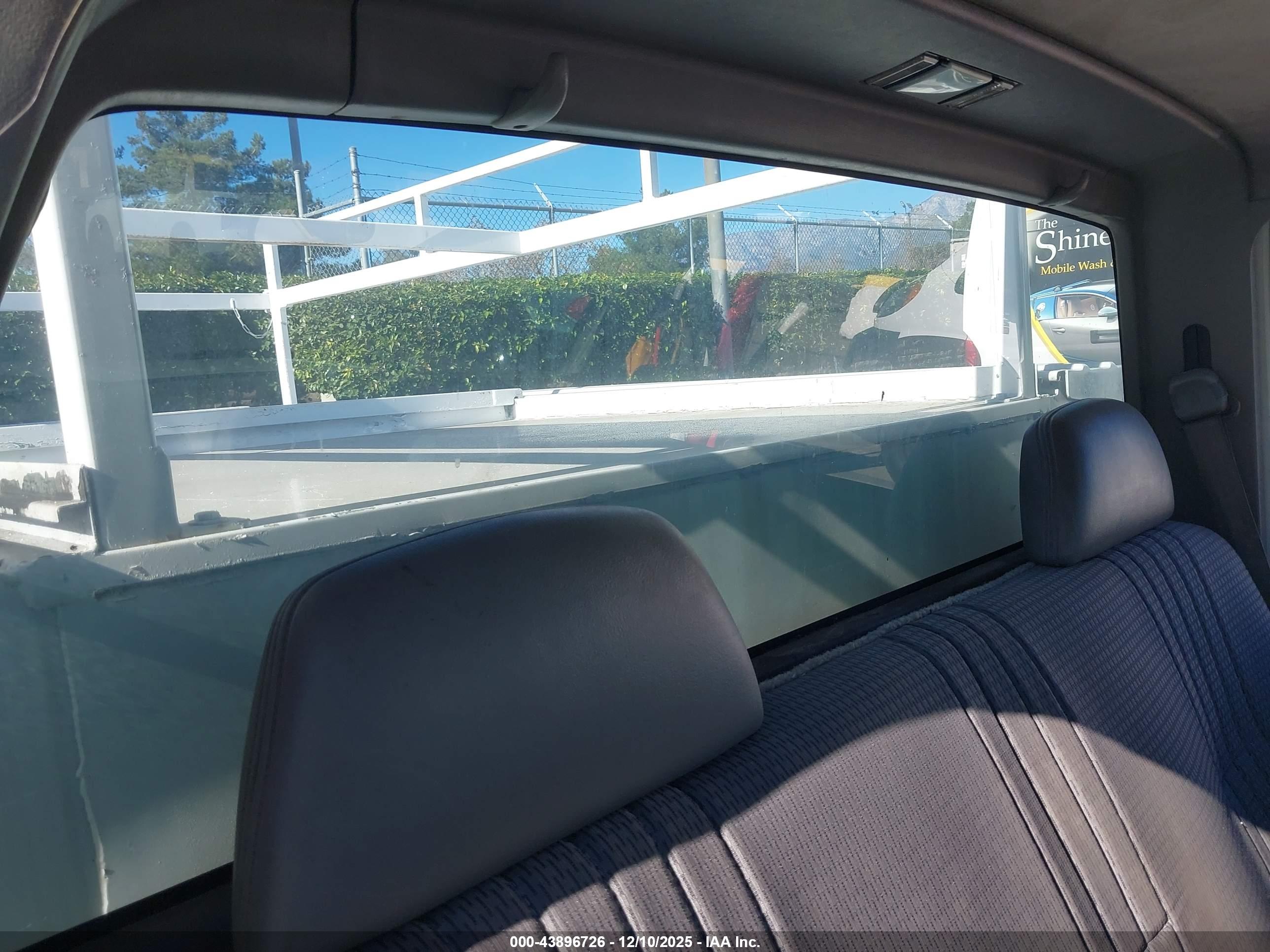 CHEVROLET C3500 image 8