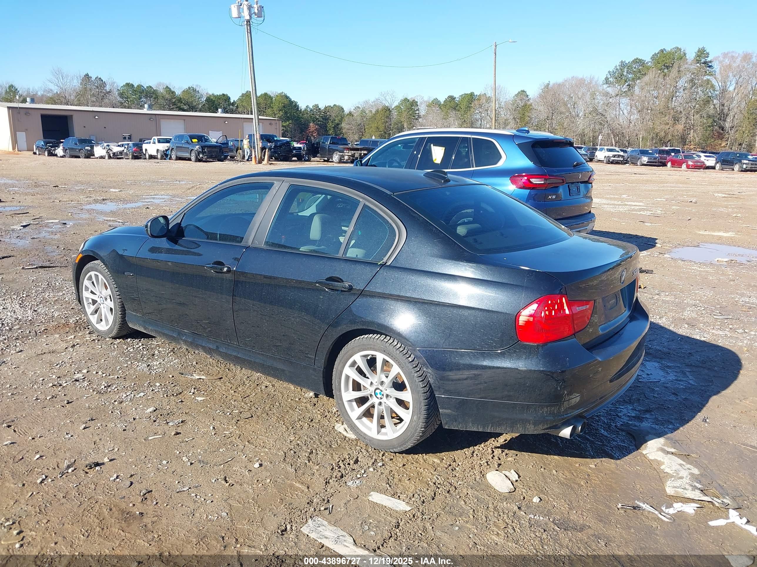 BMW 328I image 3