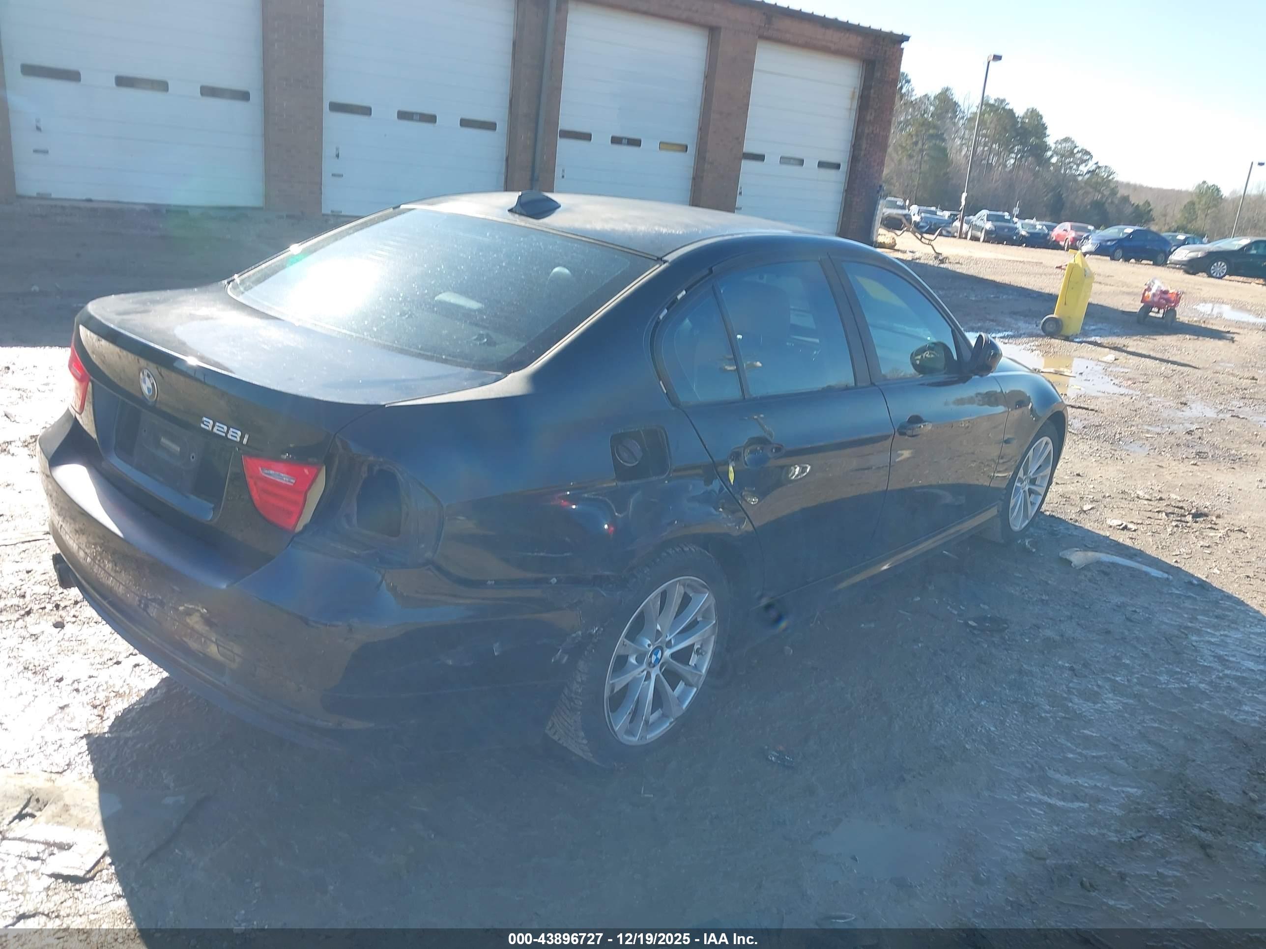 BMW 328I image 4