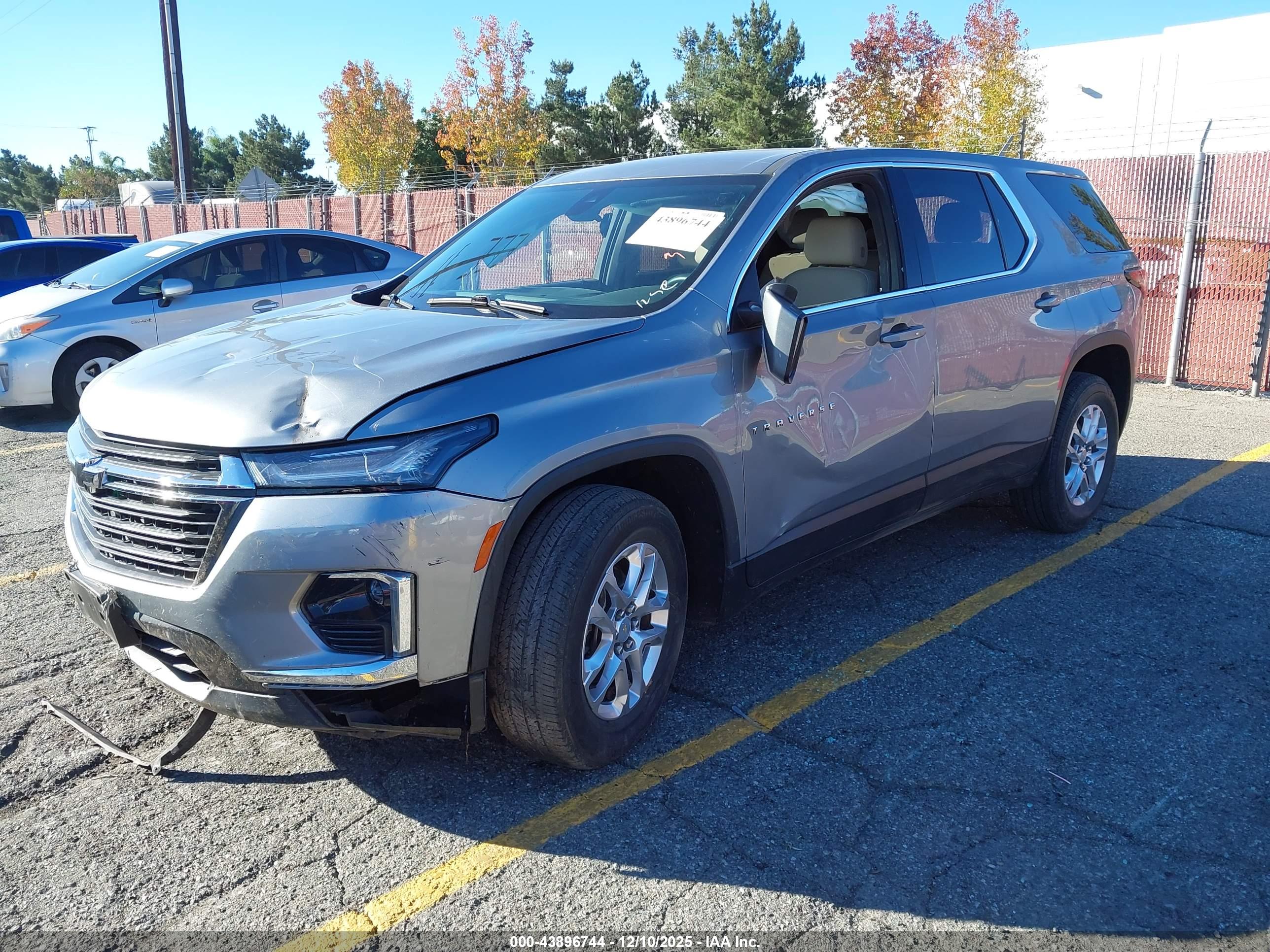 CHEVROLET TRAVERSE image 2