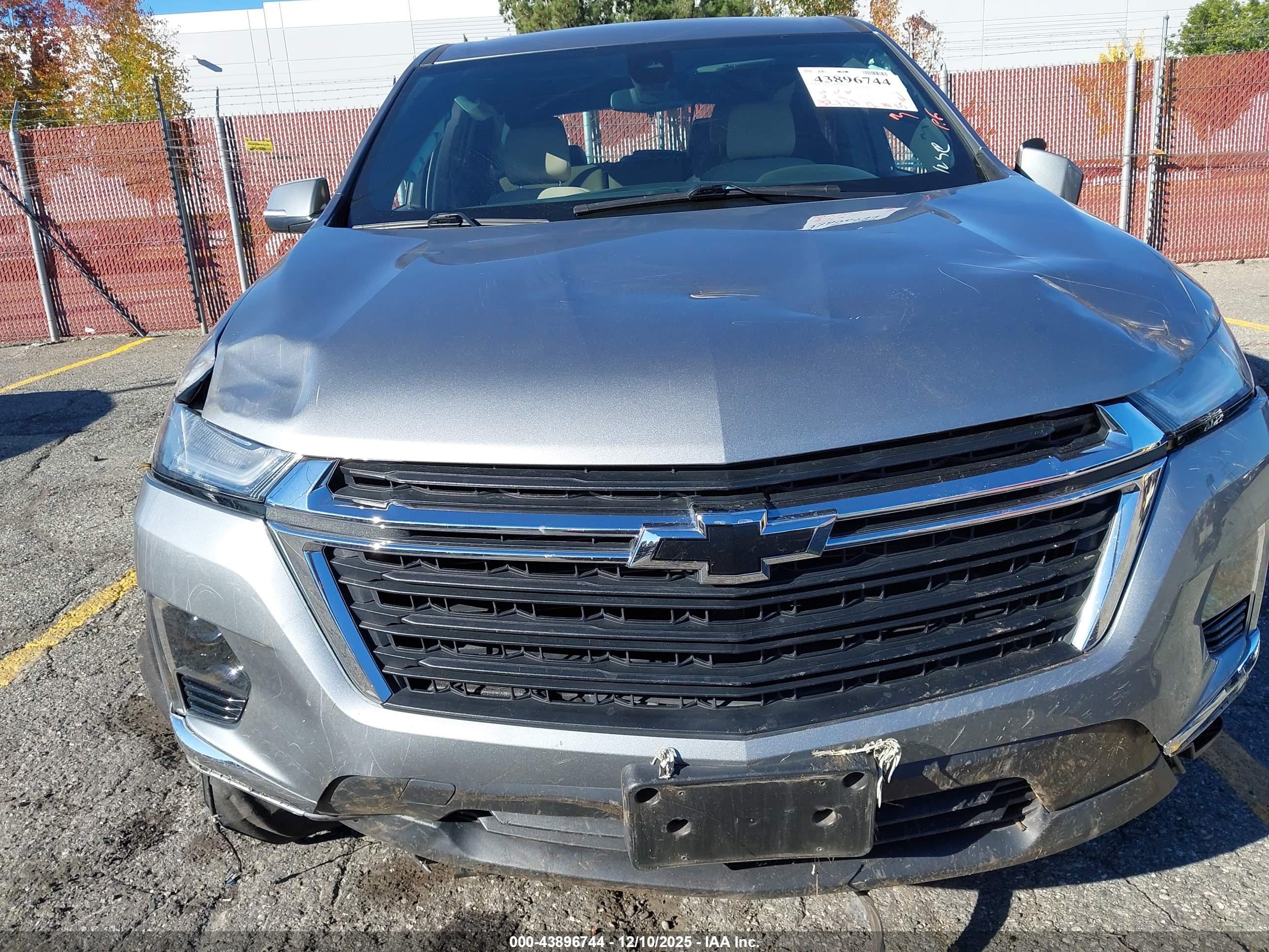 CHEVROLET TRAVERSE image 6