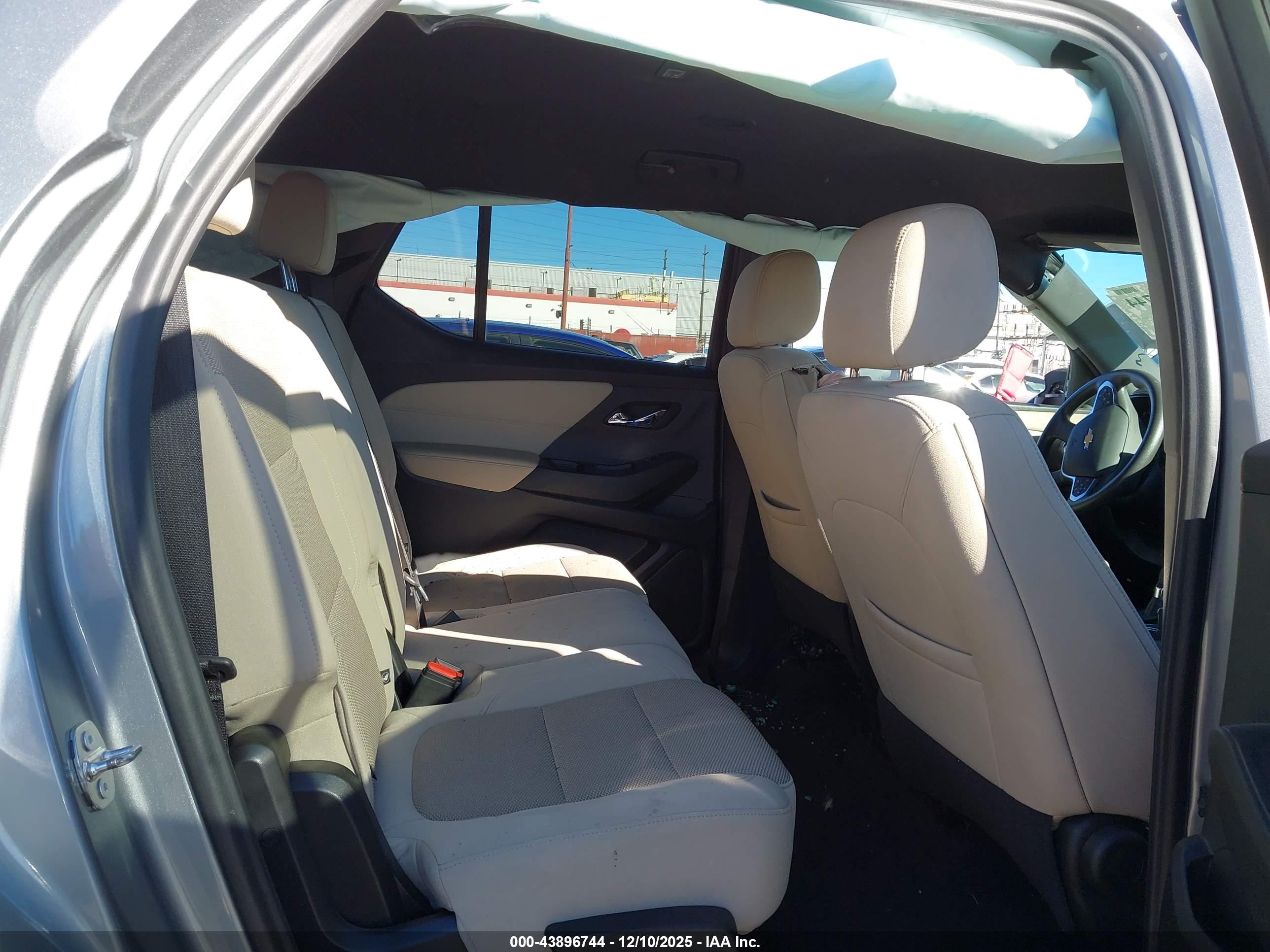 CHEVROLET TRAVERSE image 8