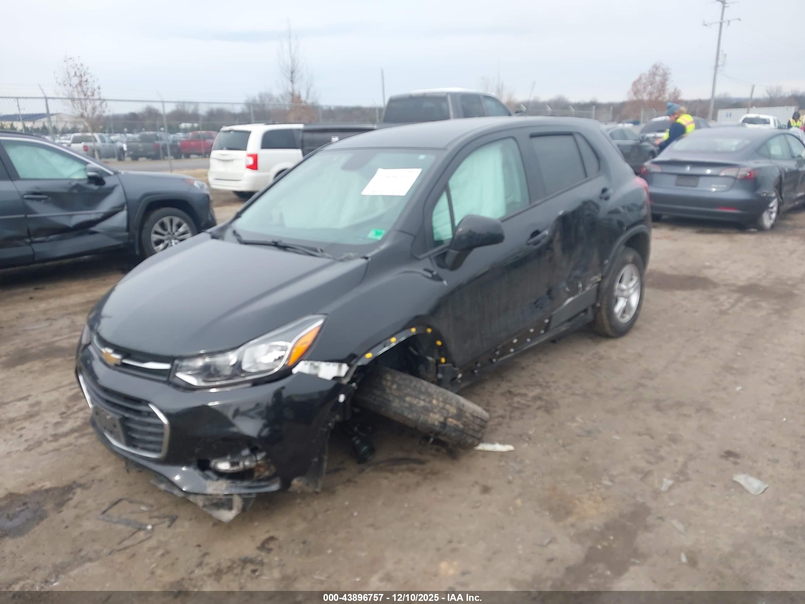 CHEVROLET TRAX image 2