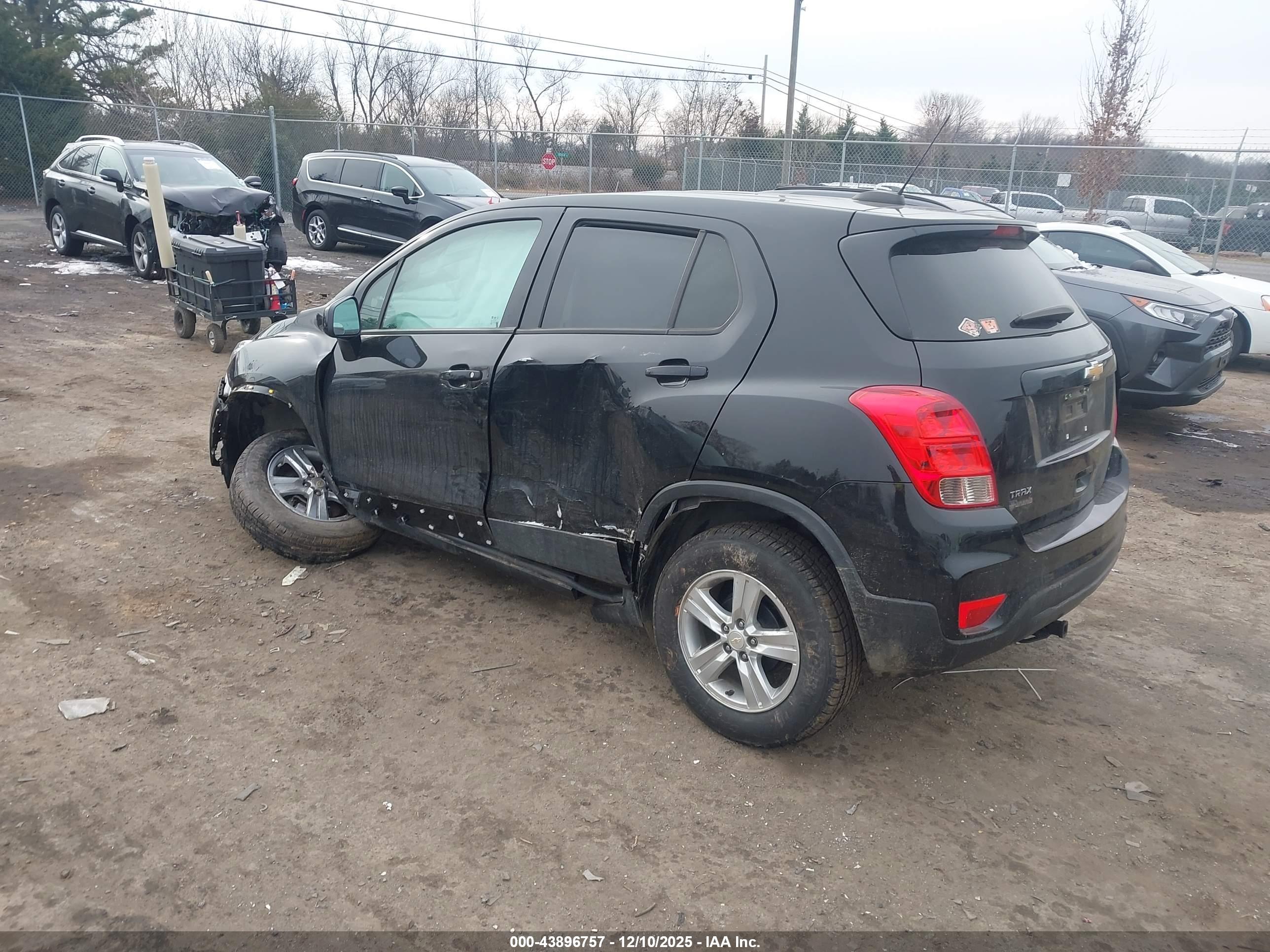 CHEVROLET TRAX image 3