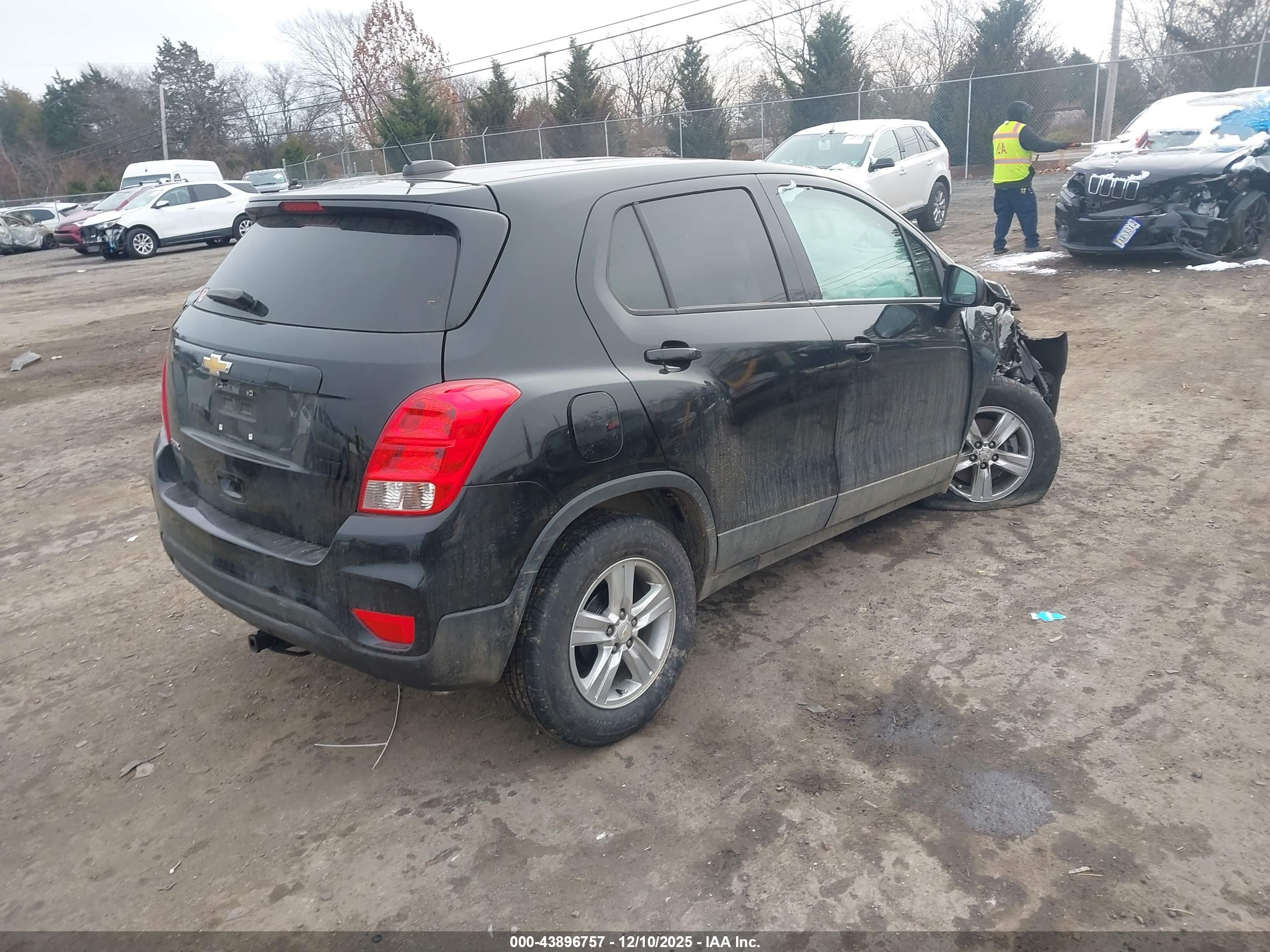 CHEVROLET TRAX image 4