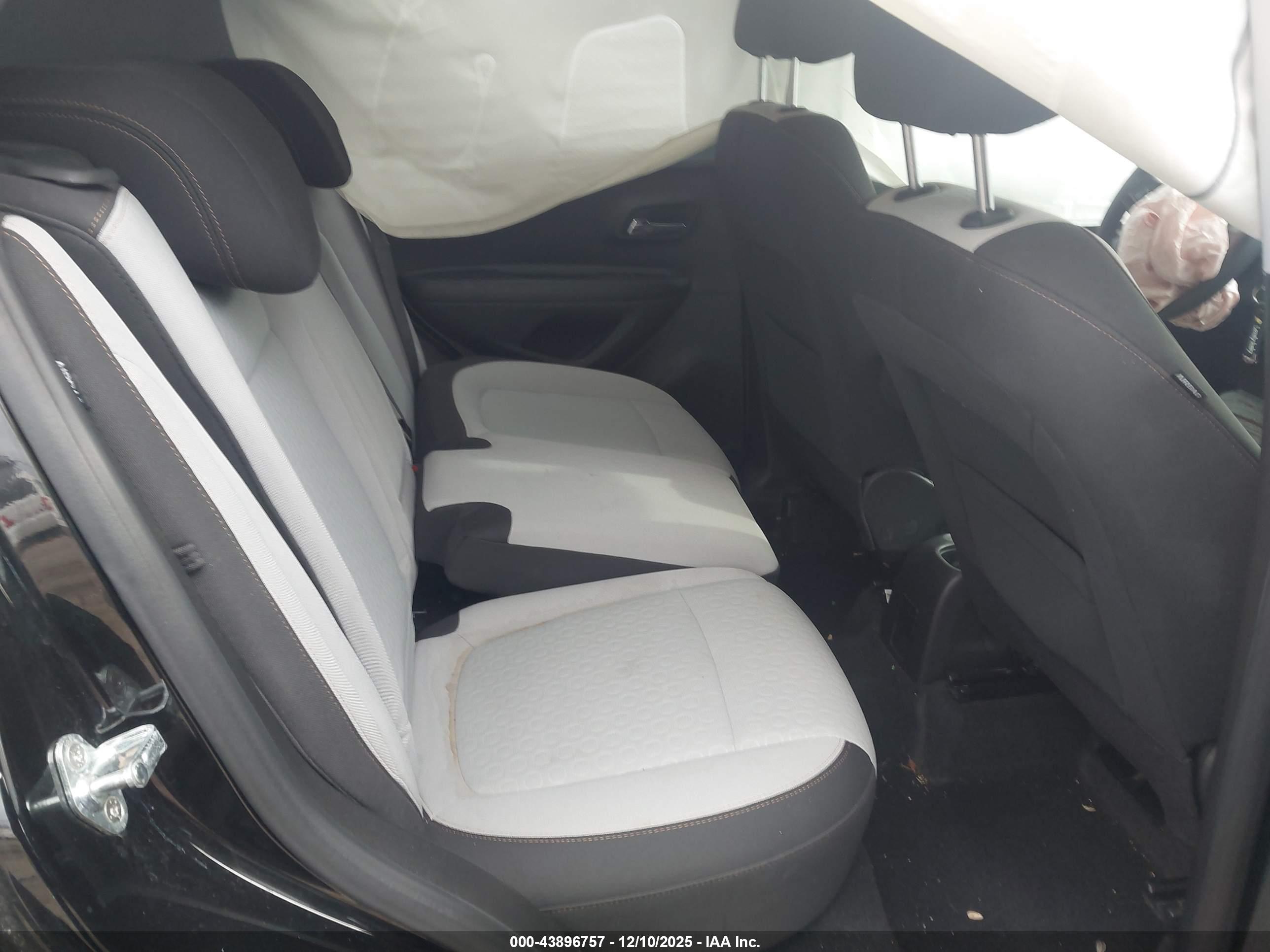 CHEVROLET TRAX image 8