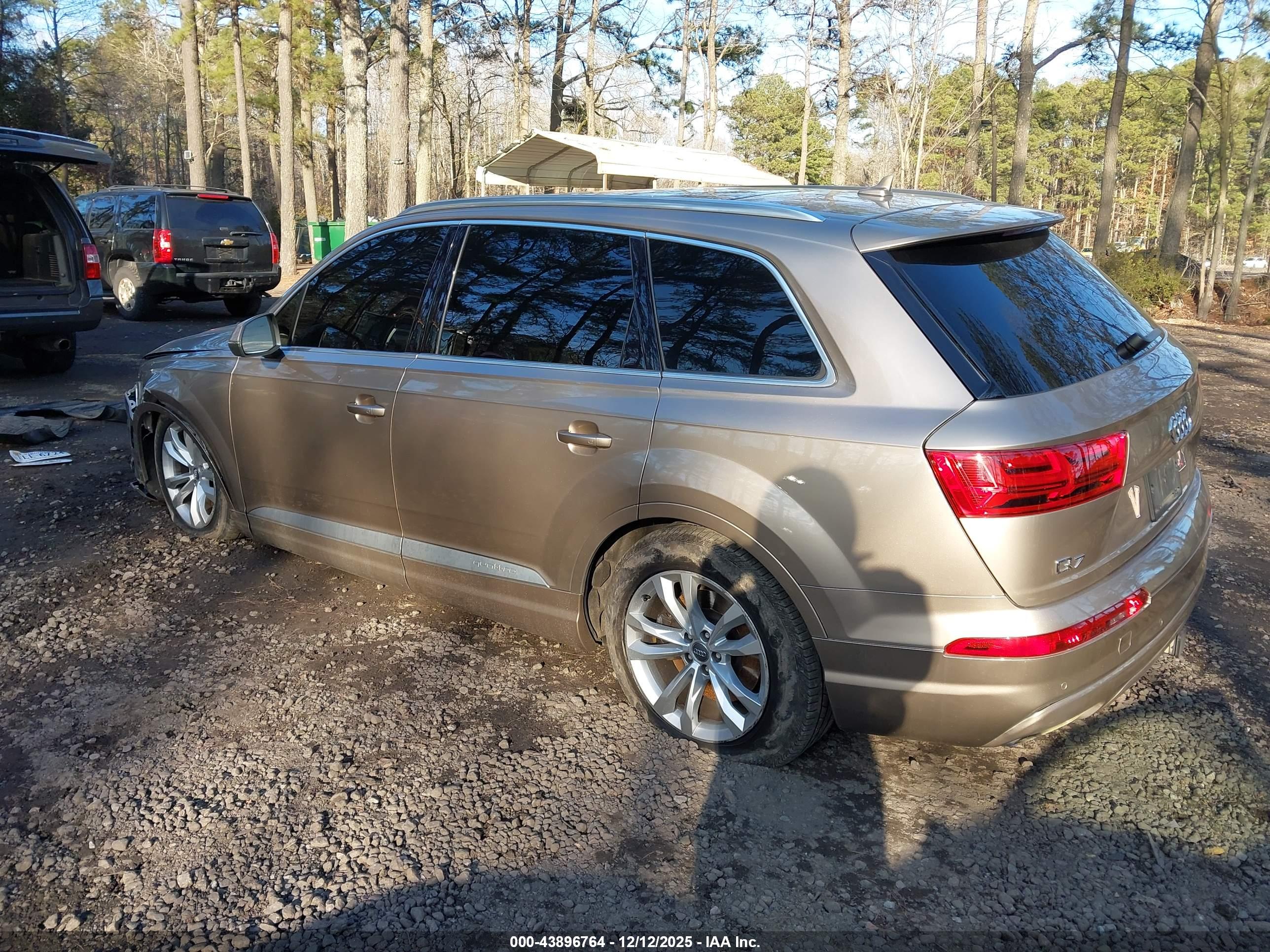 AUDI Q7 image 3