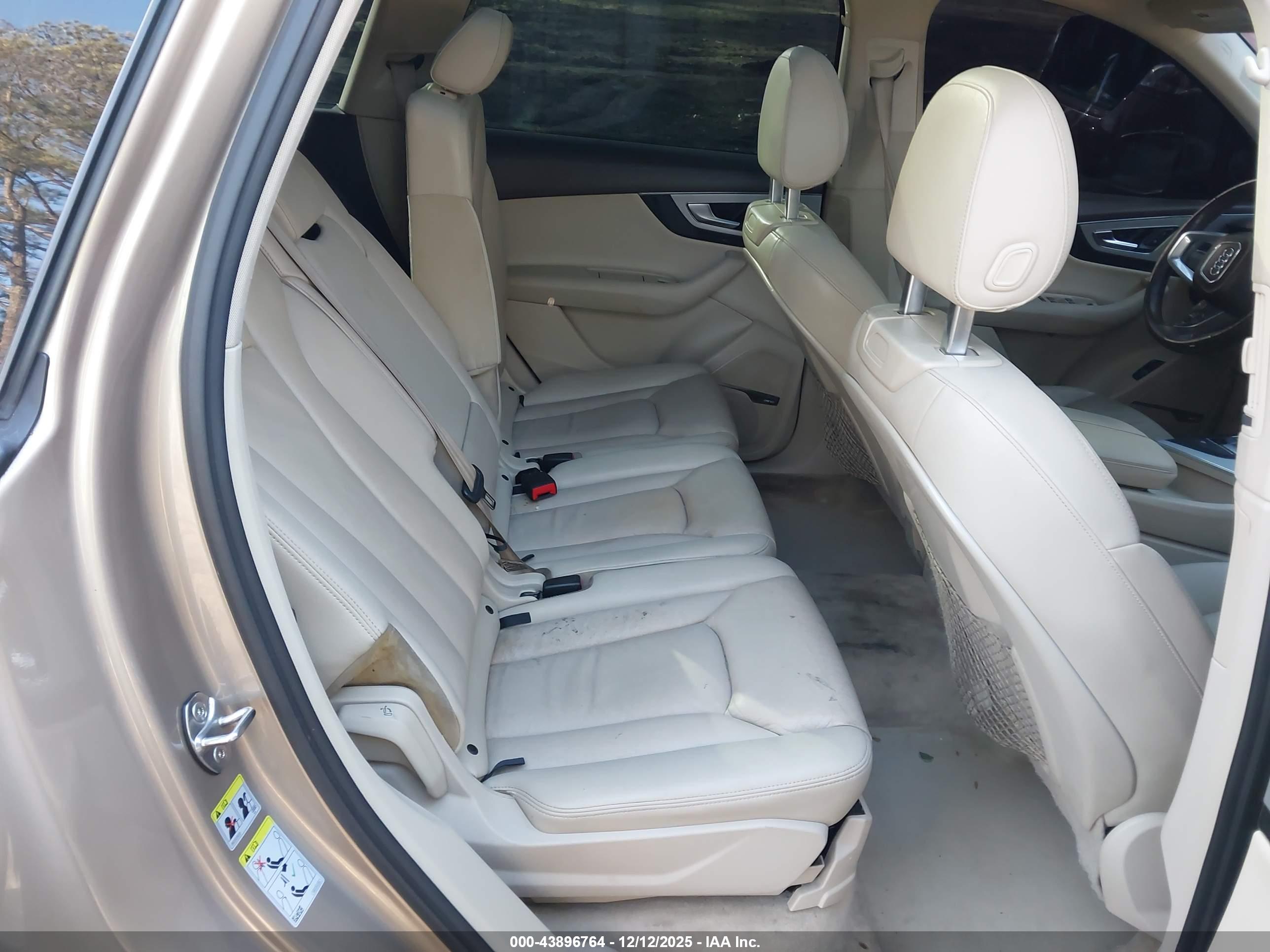 AUDI Q7 image 8