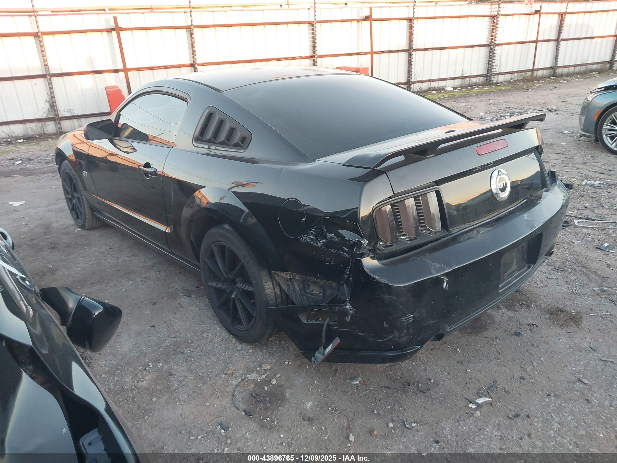 FORD MUSTANG image 3