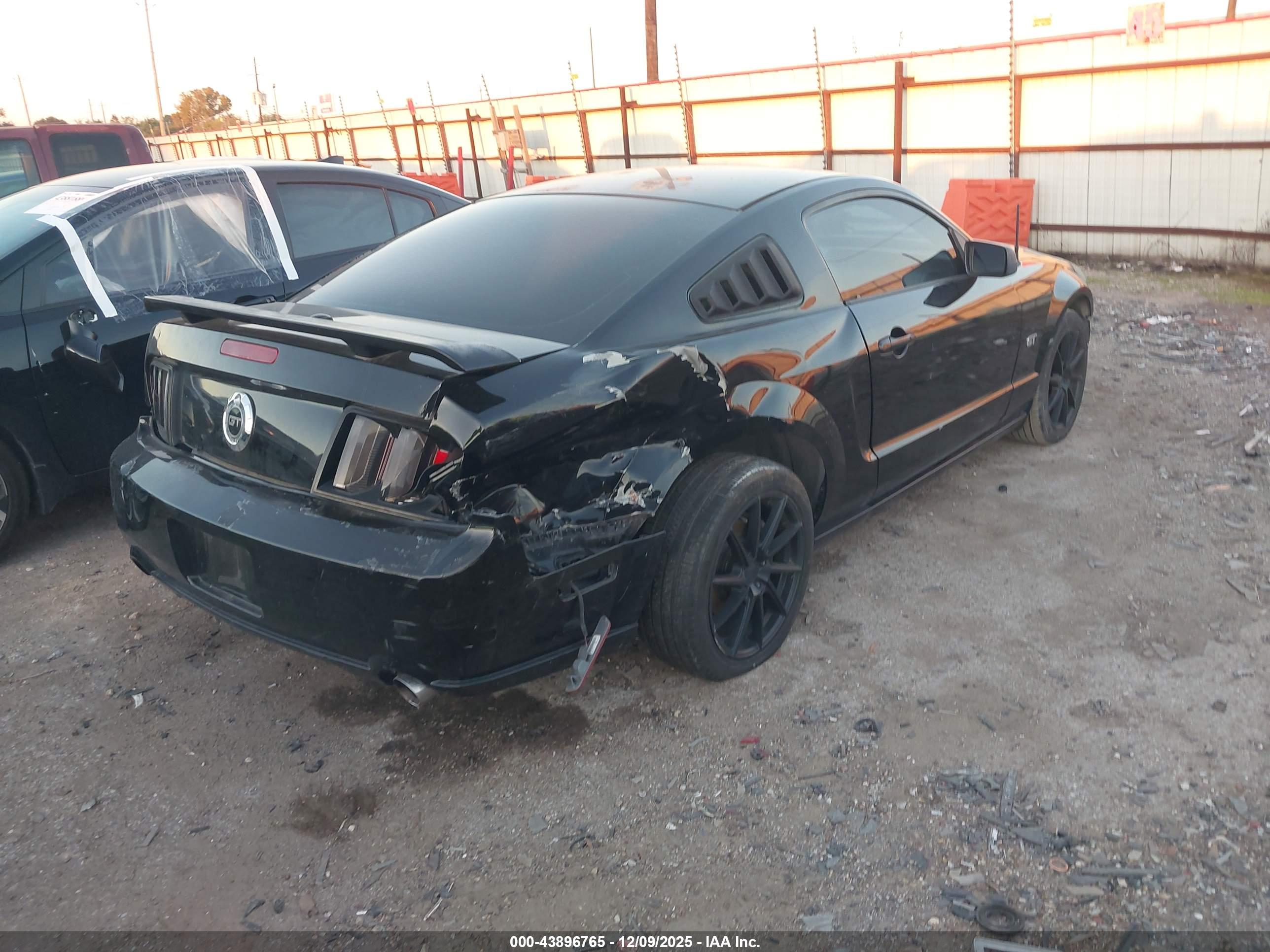 FORD MUSTANG image 4