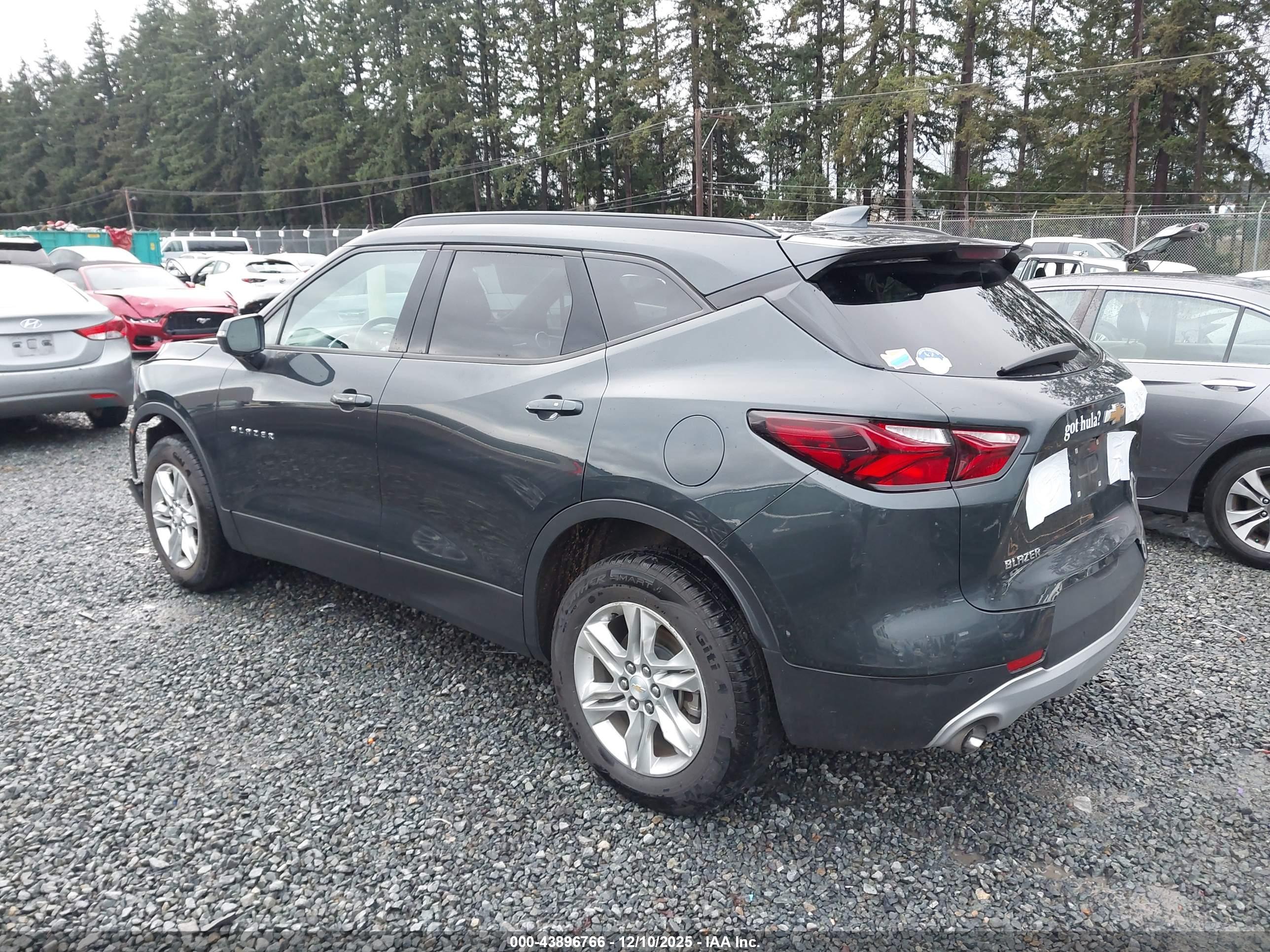 CHEVROLET BLAZER image 3