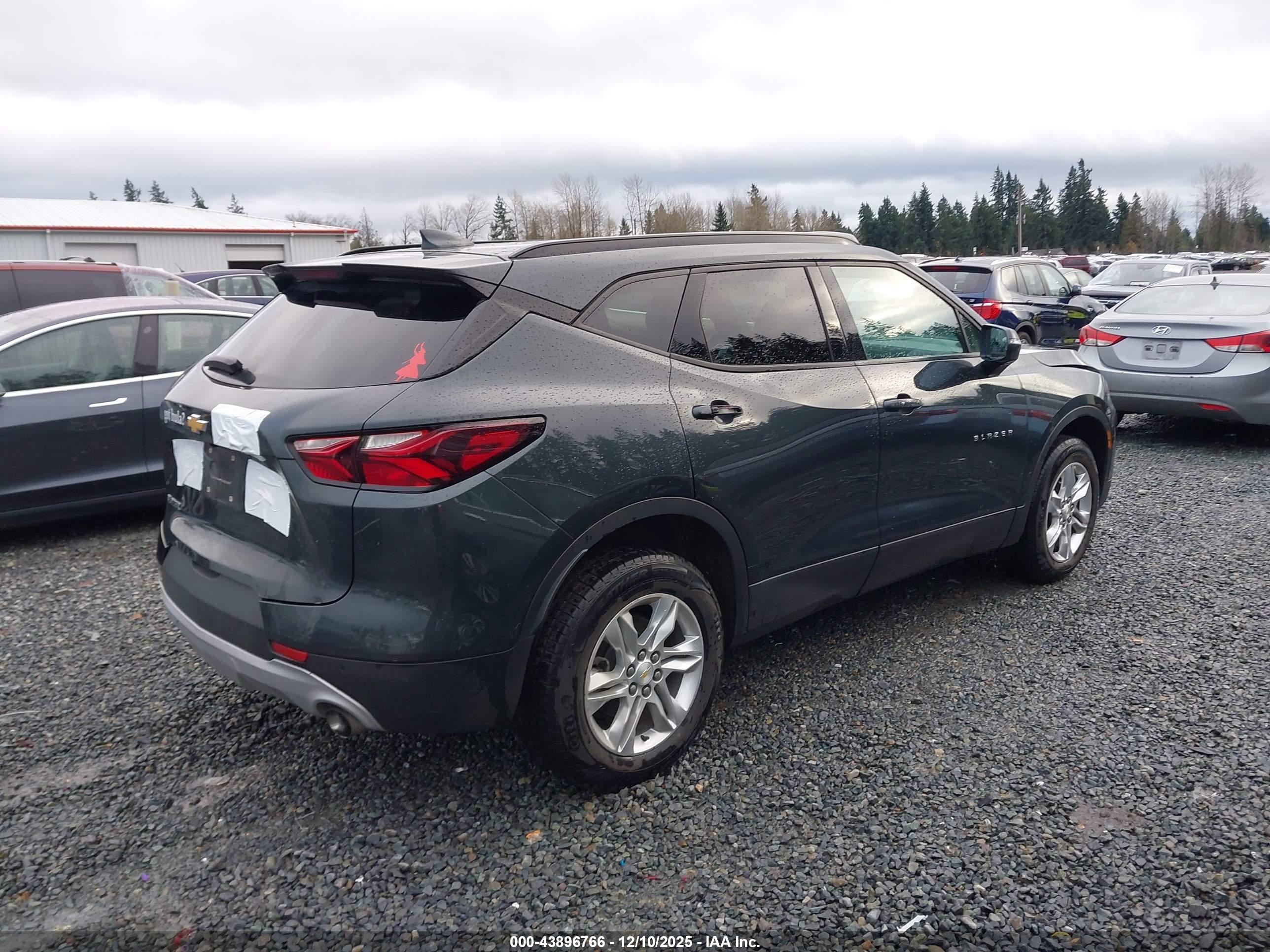 CHEVROLET BLAZER image 4
