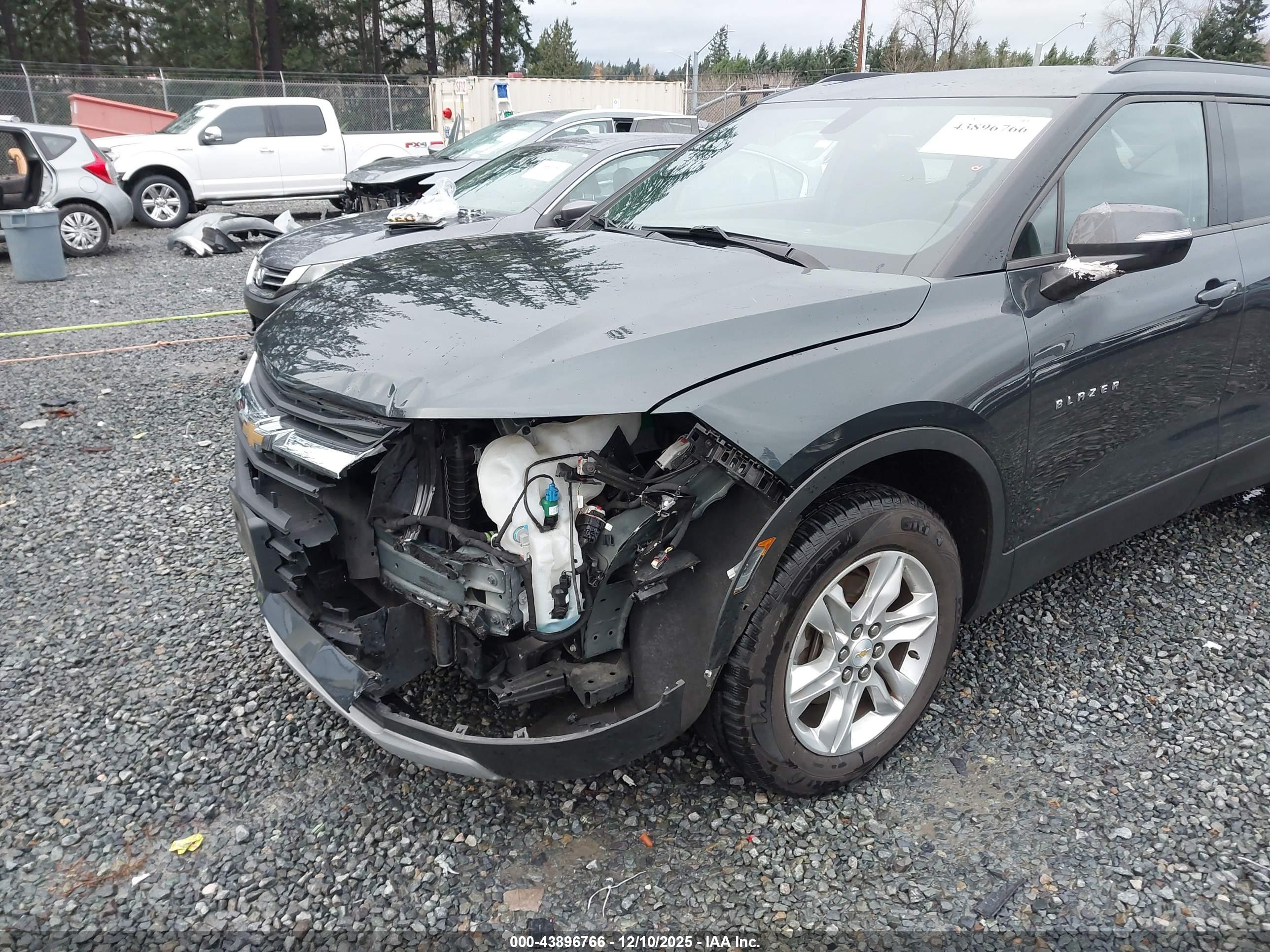 CHEVROLET BLAZER image 6