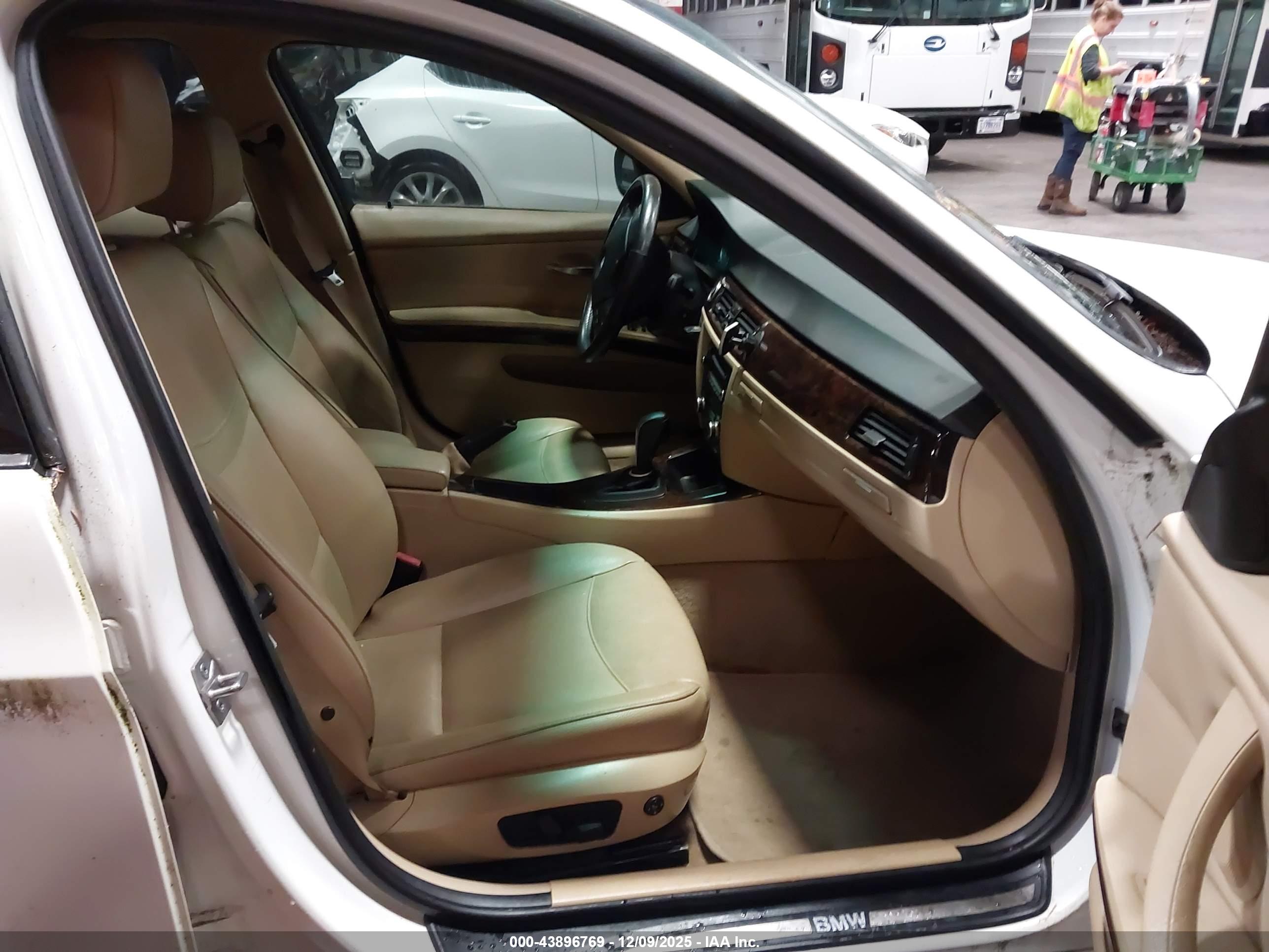 BMW 328I image 5