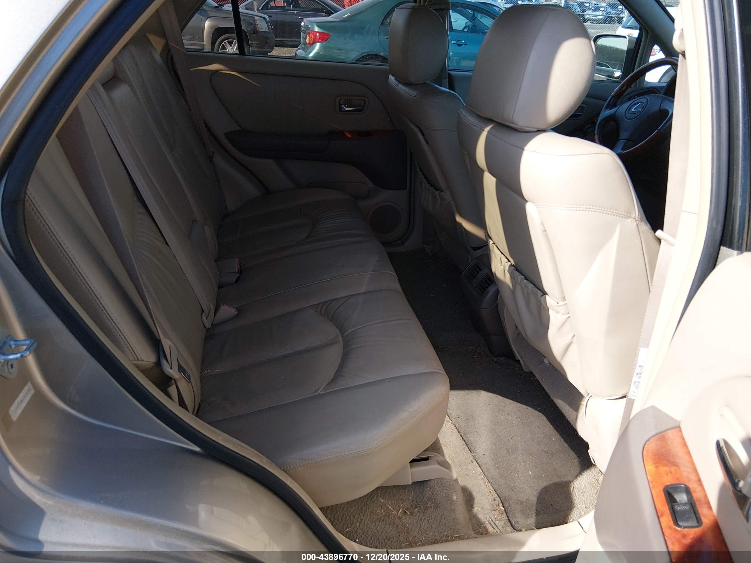LEXUS RX image 8
