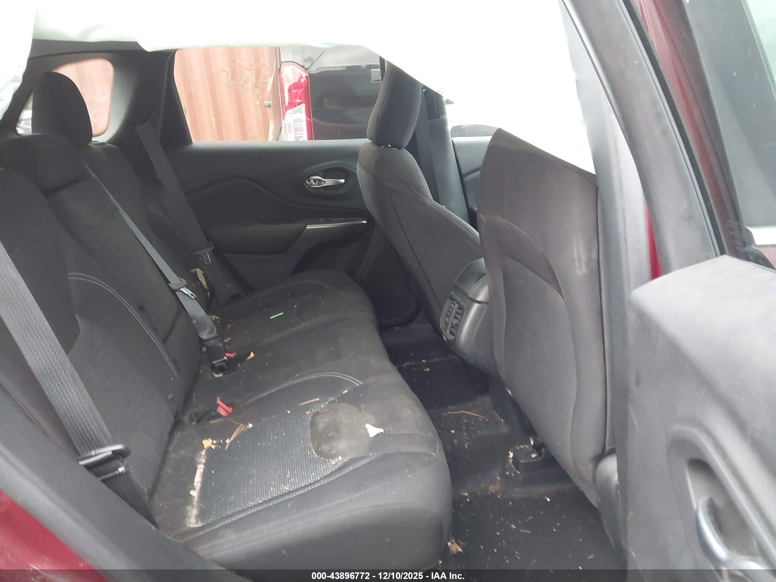 JEEP CHEROKEE image 8