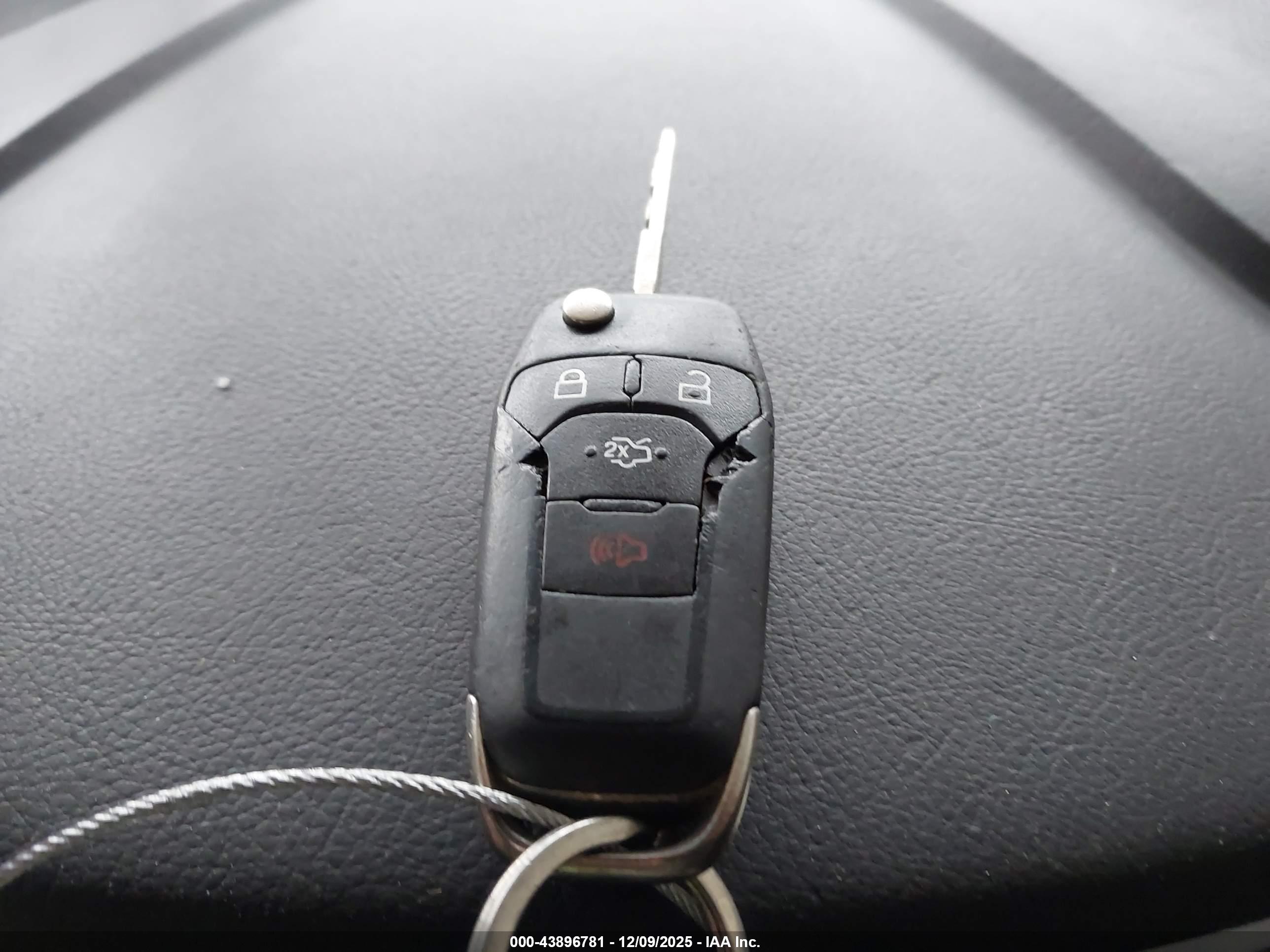 FORD FUSION image 11