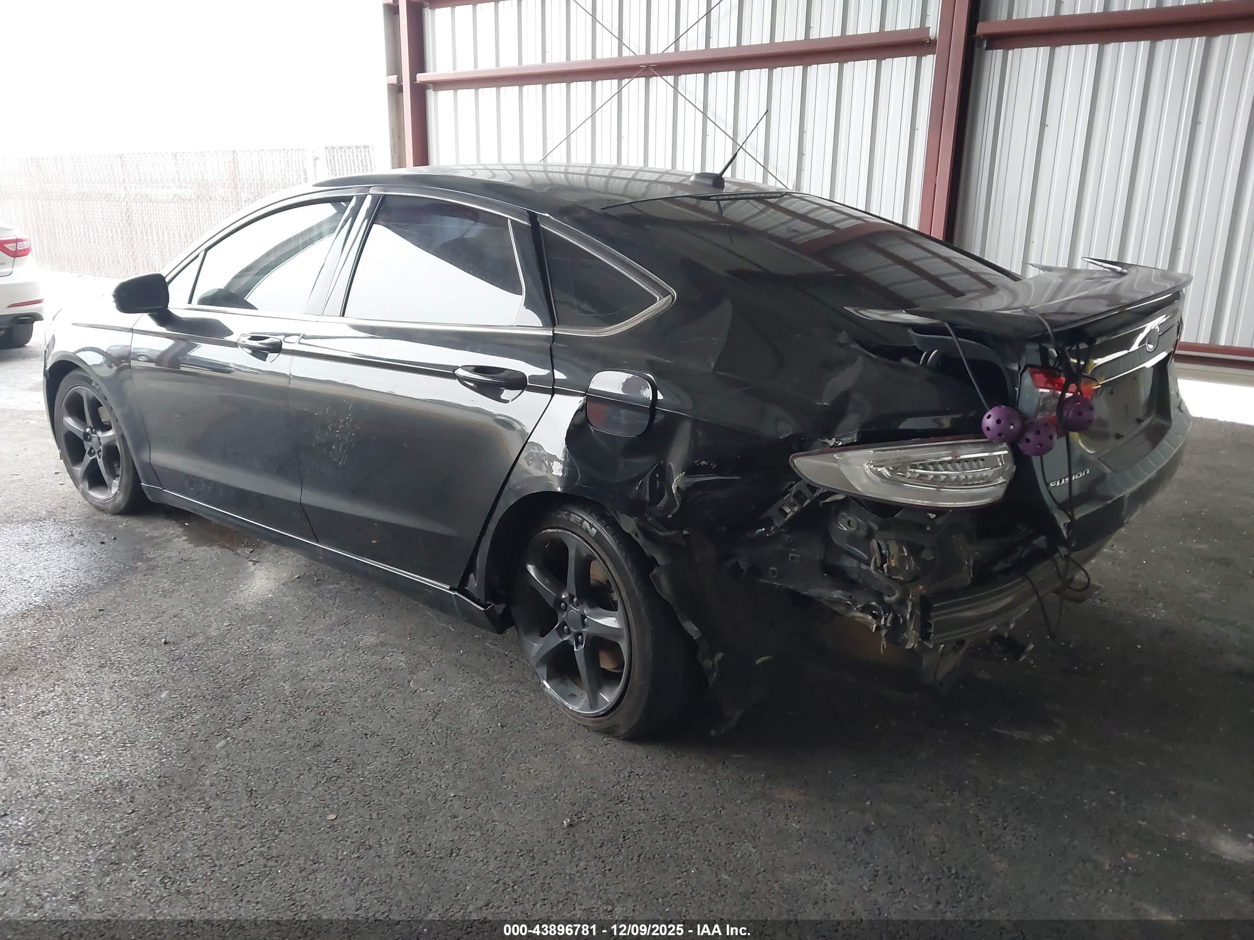 FORD FUSION image 3