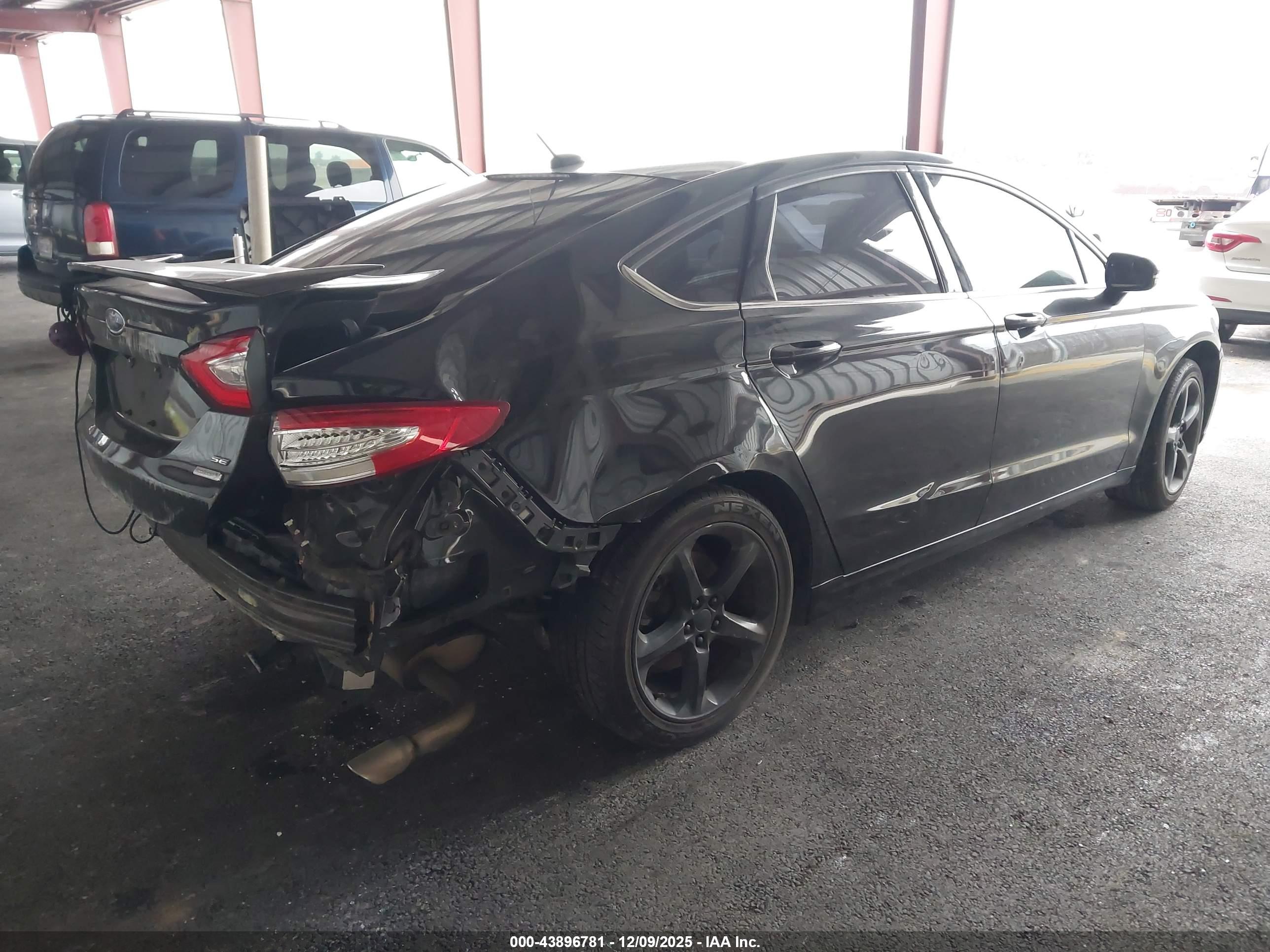 FORD FUSION image 4