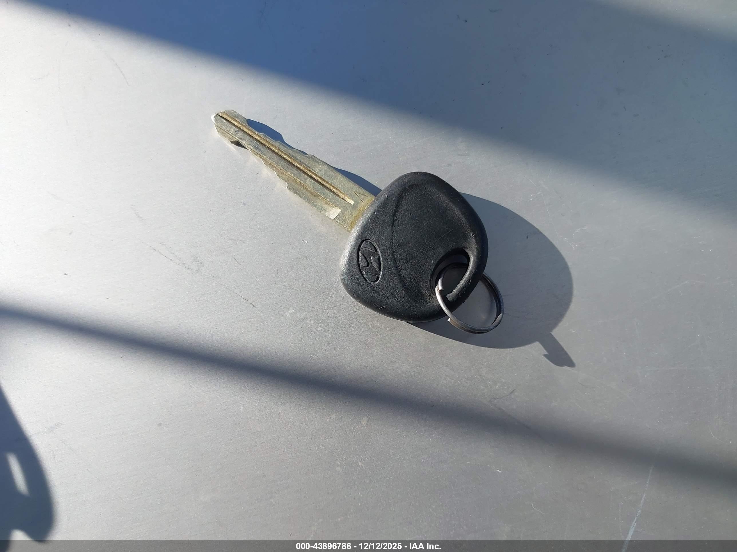 HYUNDAI ACCENT image 11