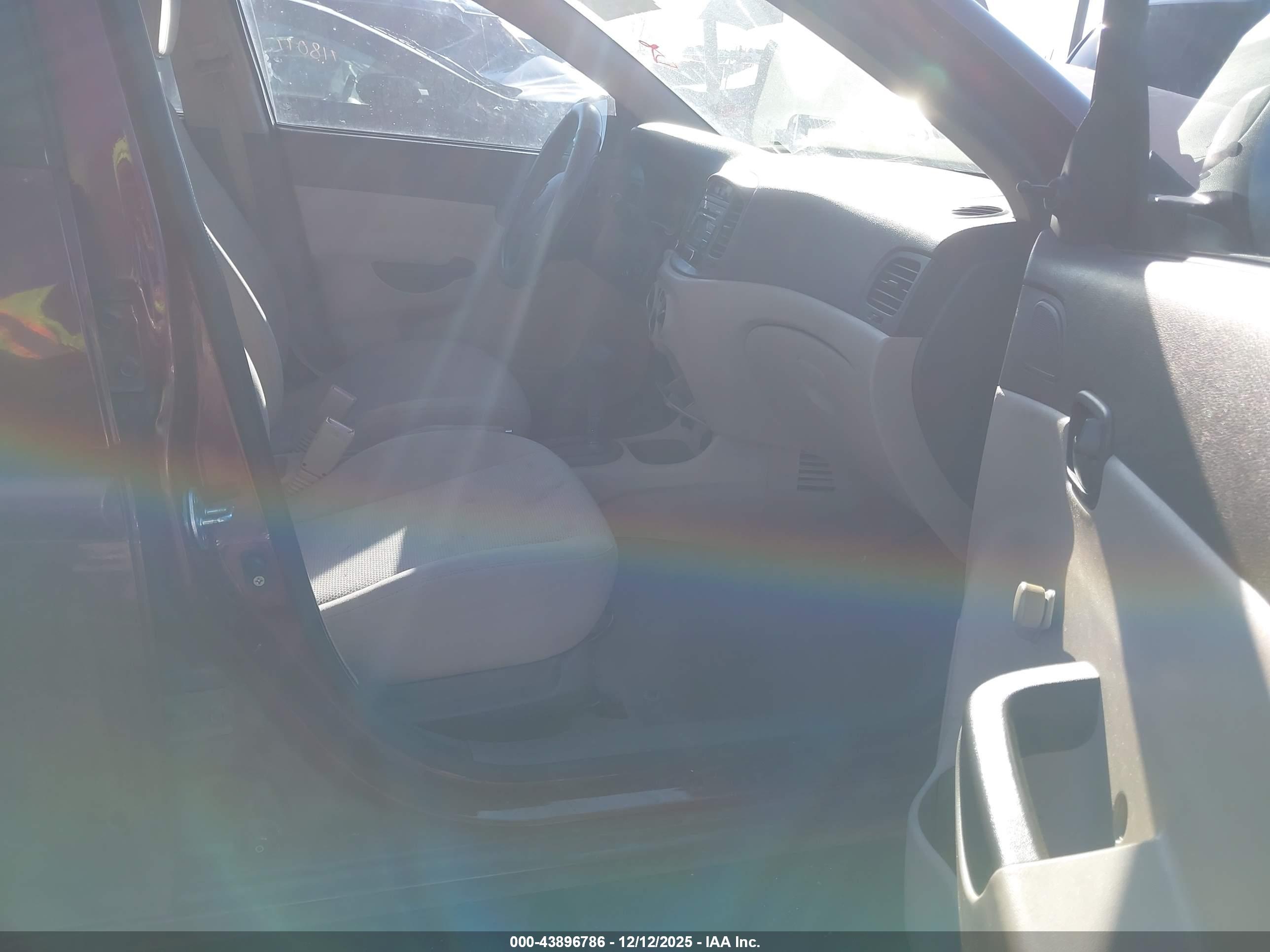 HYUNDAI ACCENT image 5