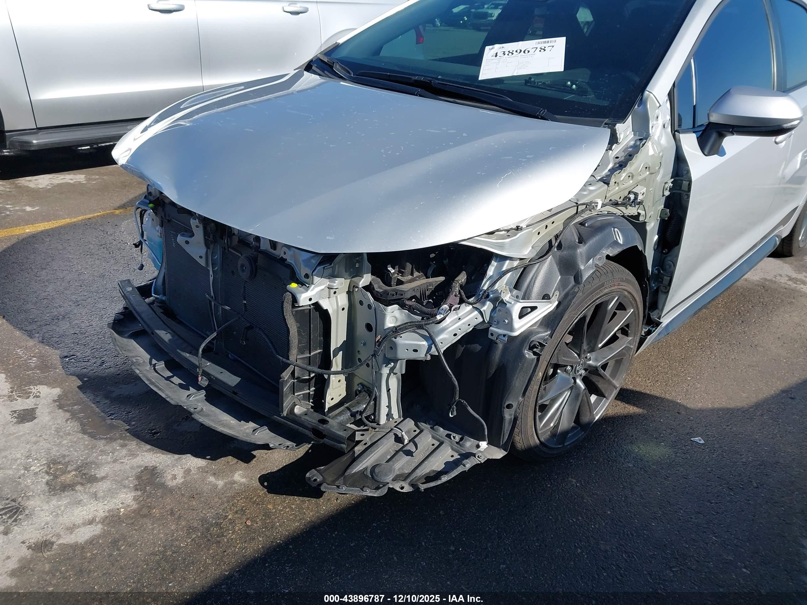TOYOTA COROLLA image 6