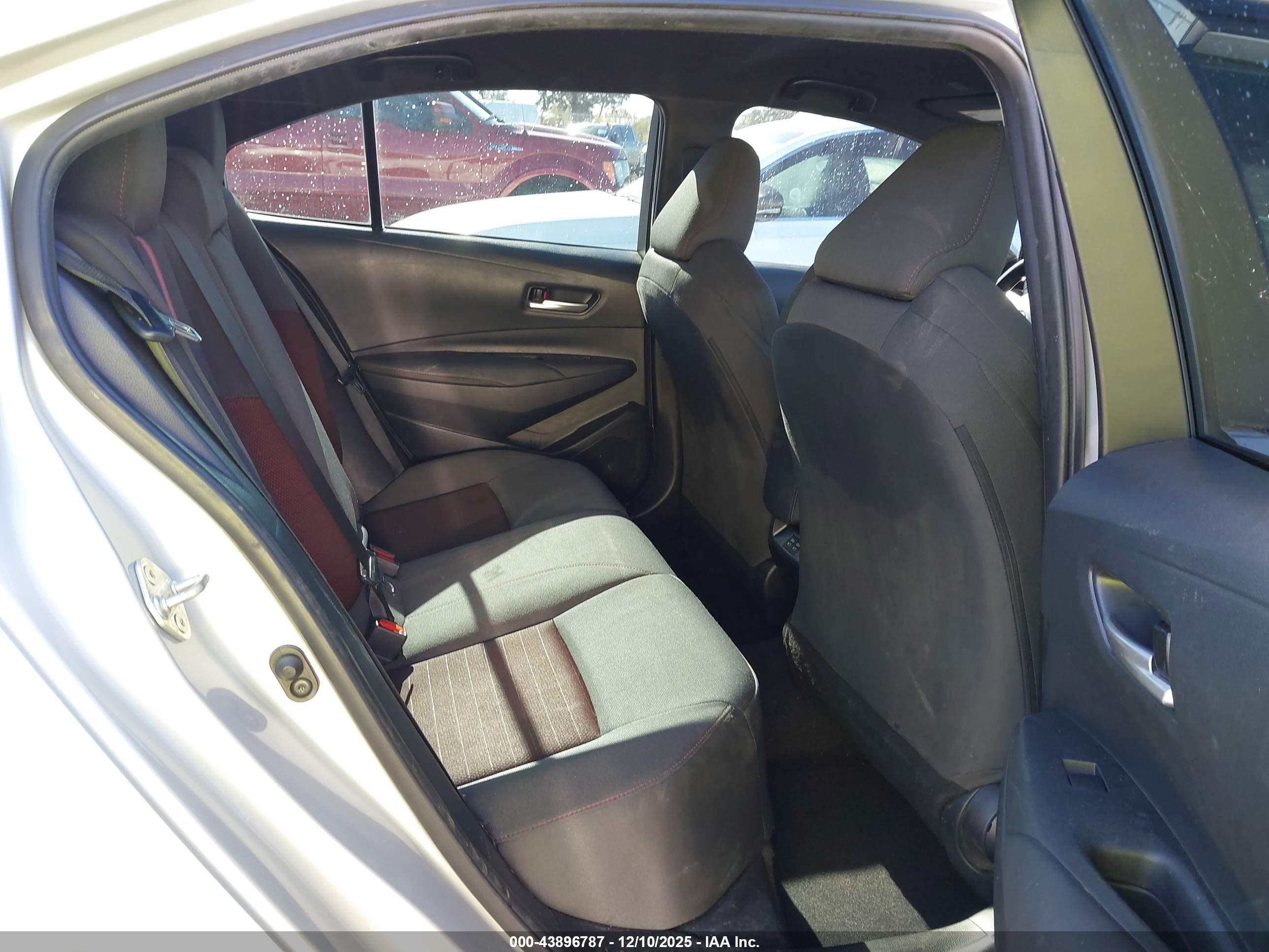 TOYOTA COROLLA image 8