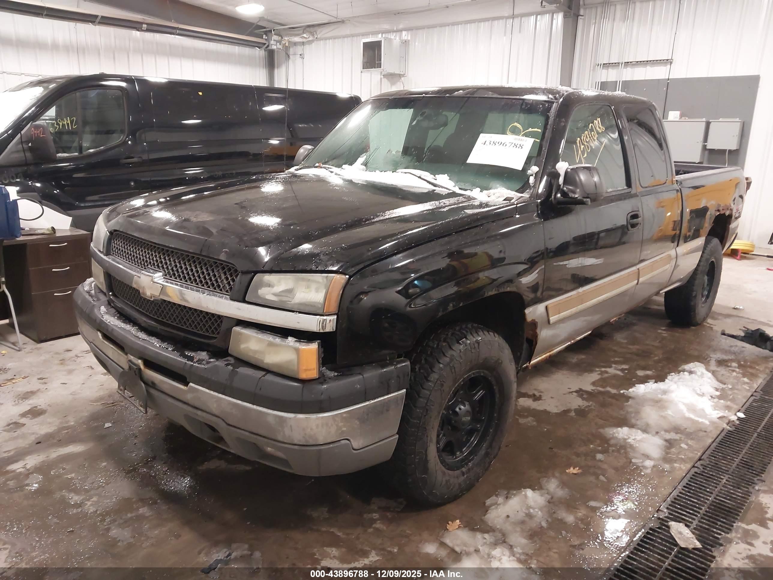 CHEVROLET SILVERADO image 2