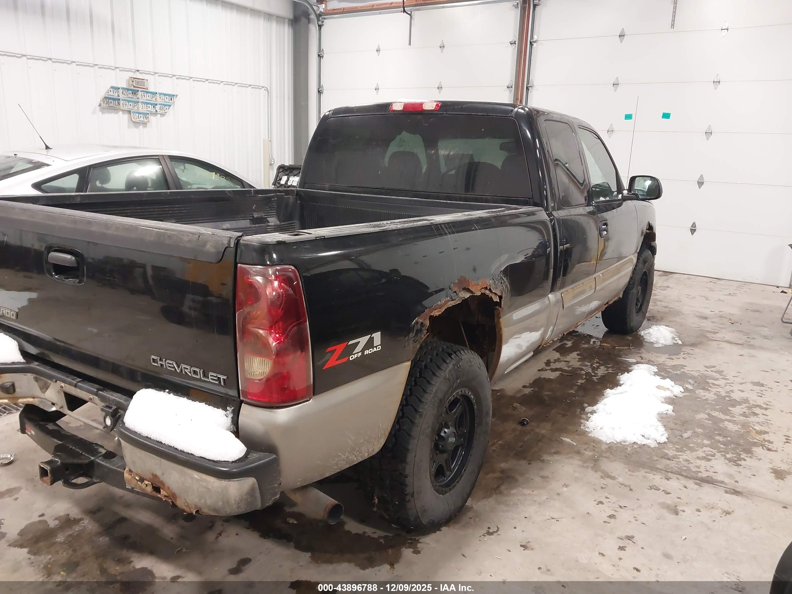 CHEVROLET SILVERADO image 4