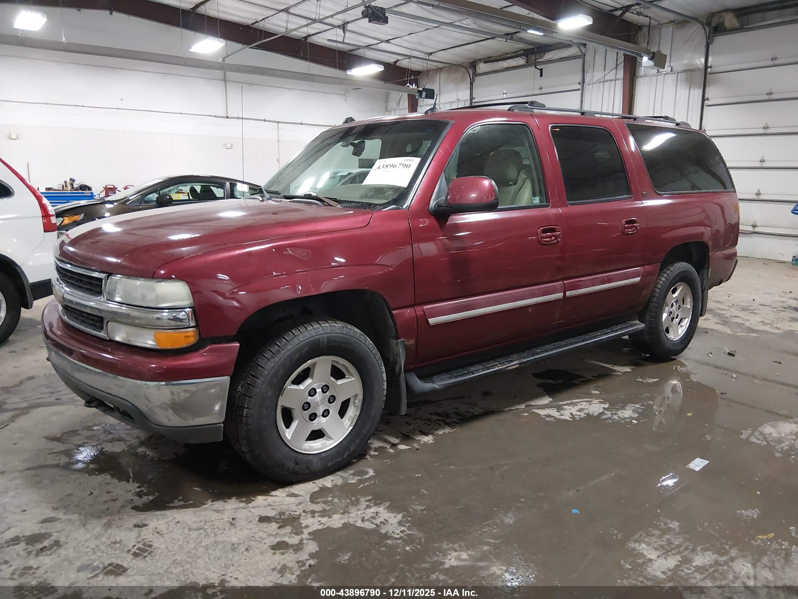 CHEVROLET SUBURBAN image 2