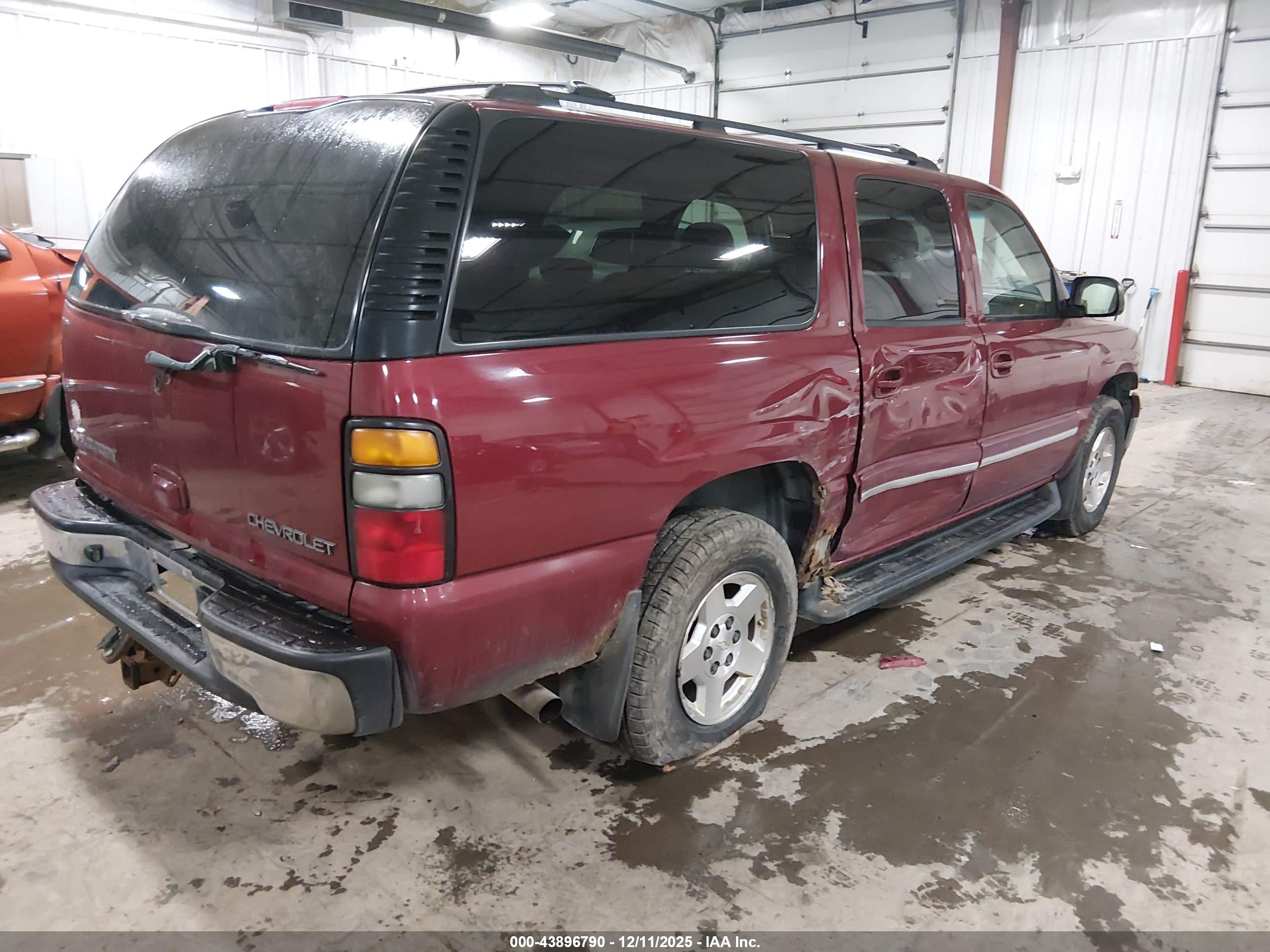 CHEVROLET SUBURBAN image 4