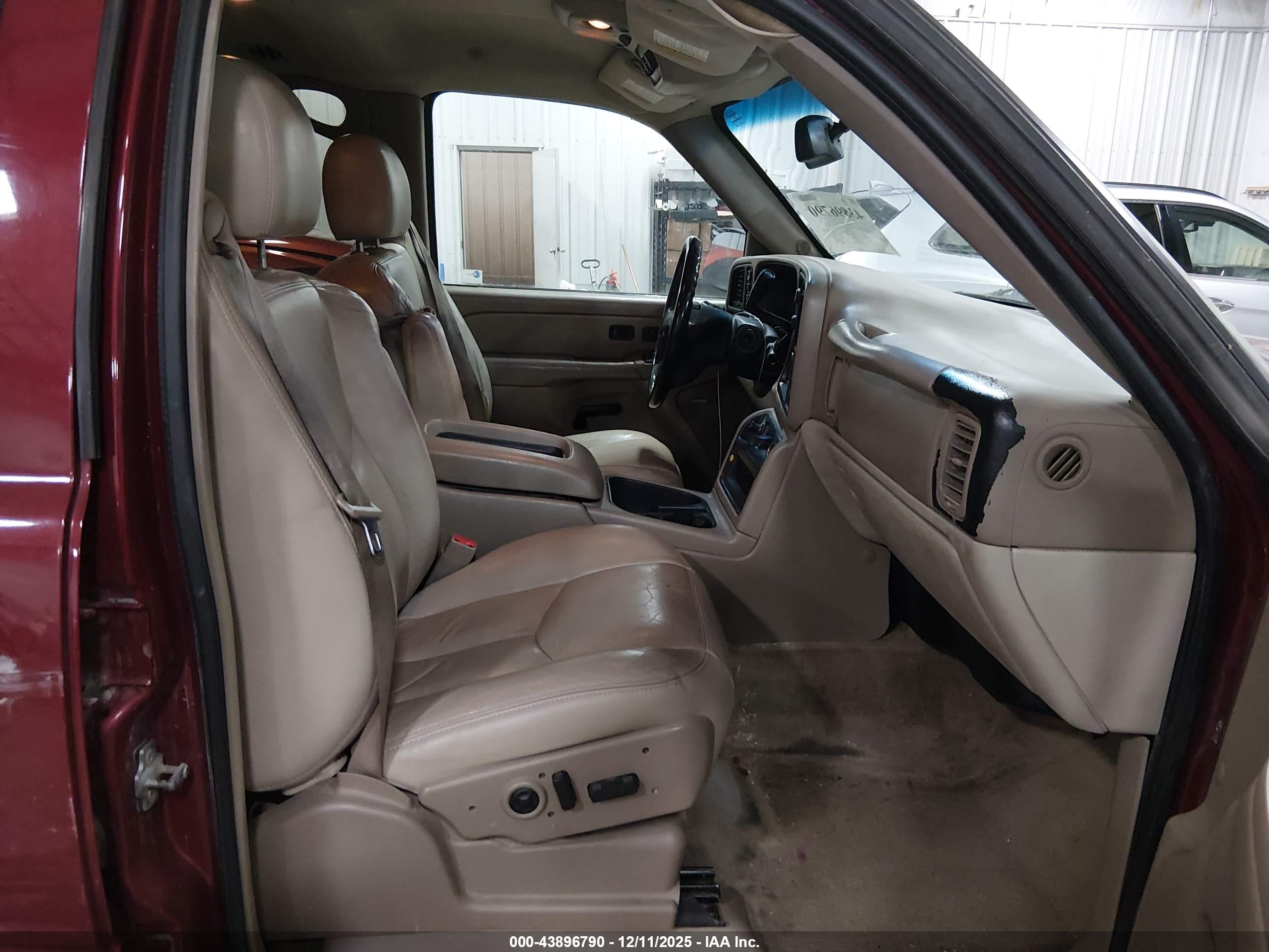 CHEVROLET SUBURBAN image 5