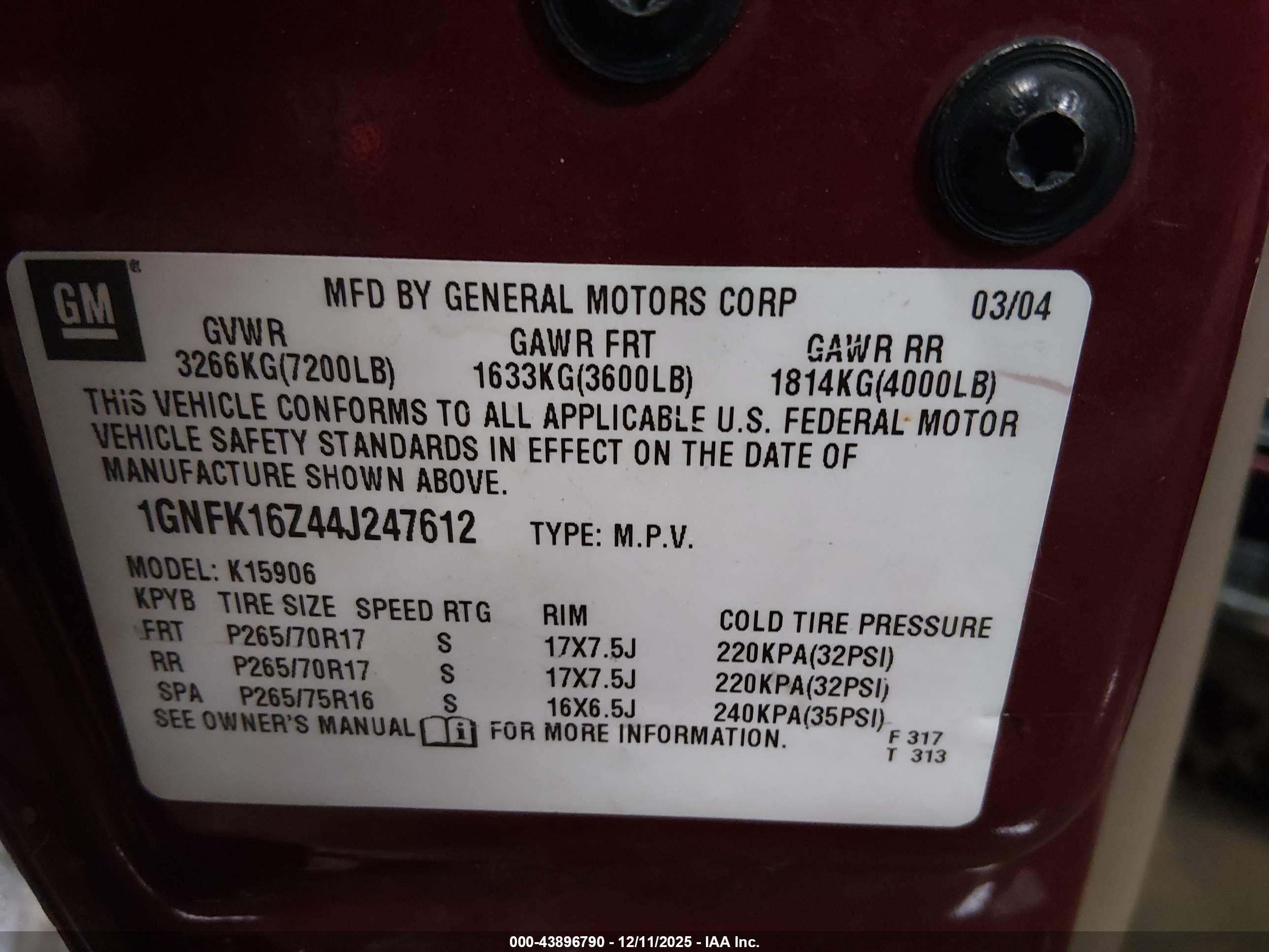 CHEVROLET SUBURBAN image 9