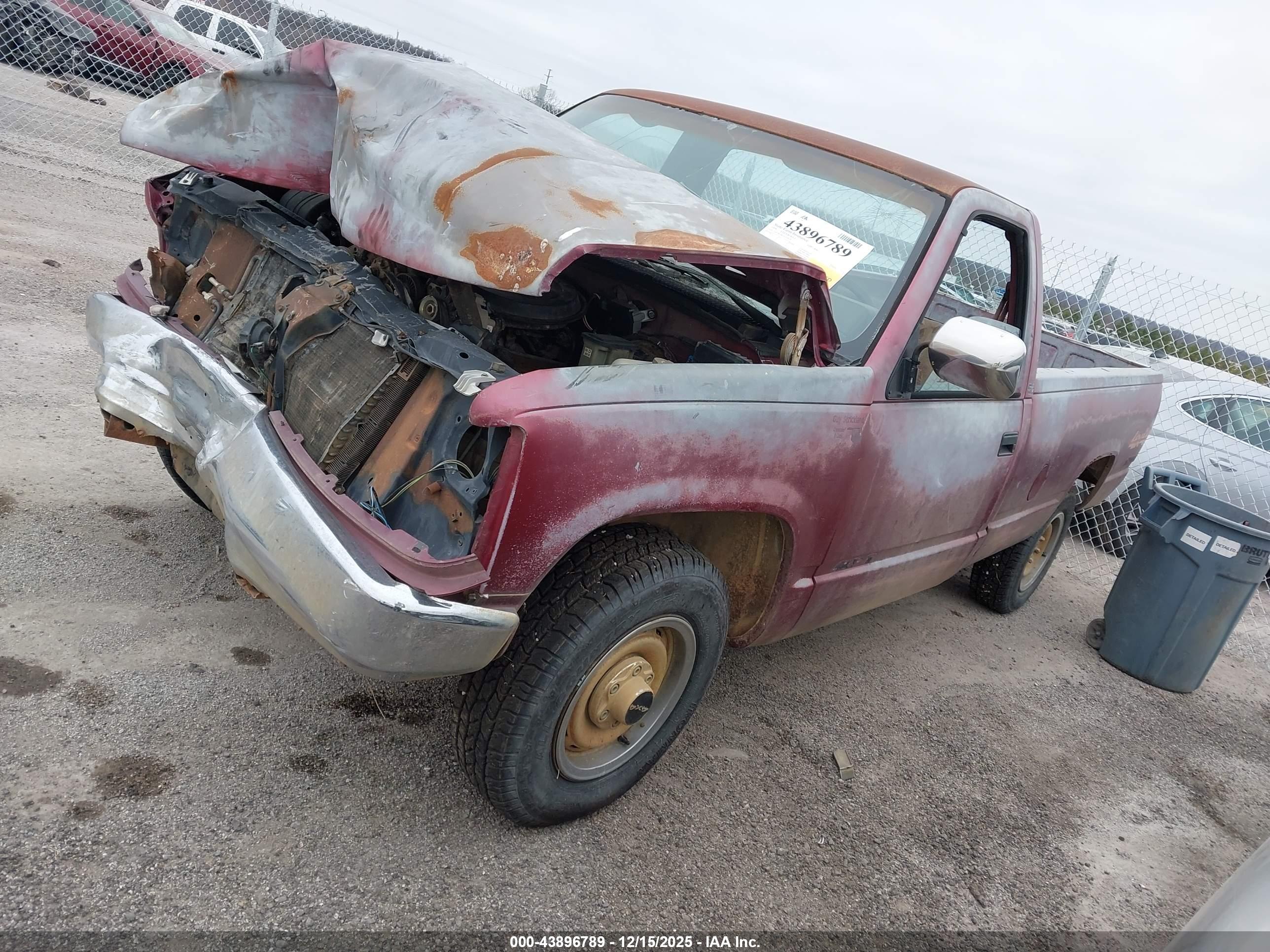 CHEVROLET GMT-400 image 2