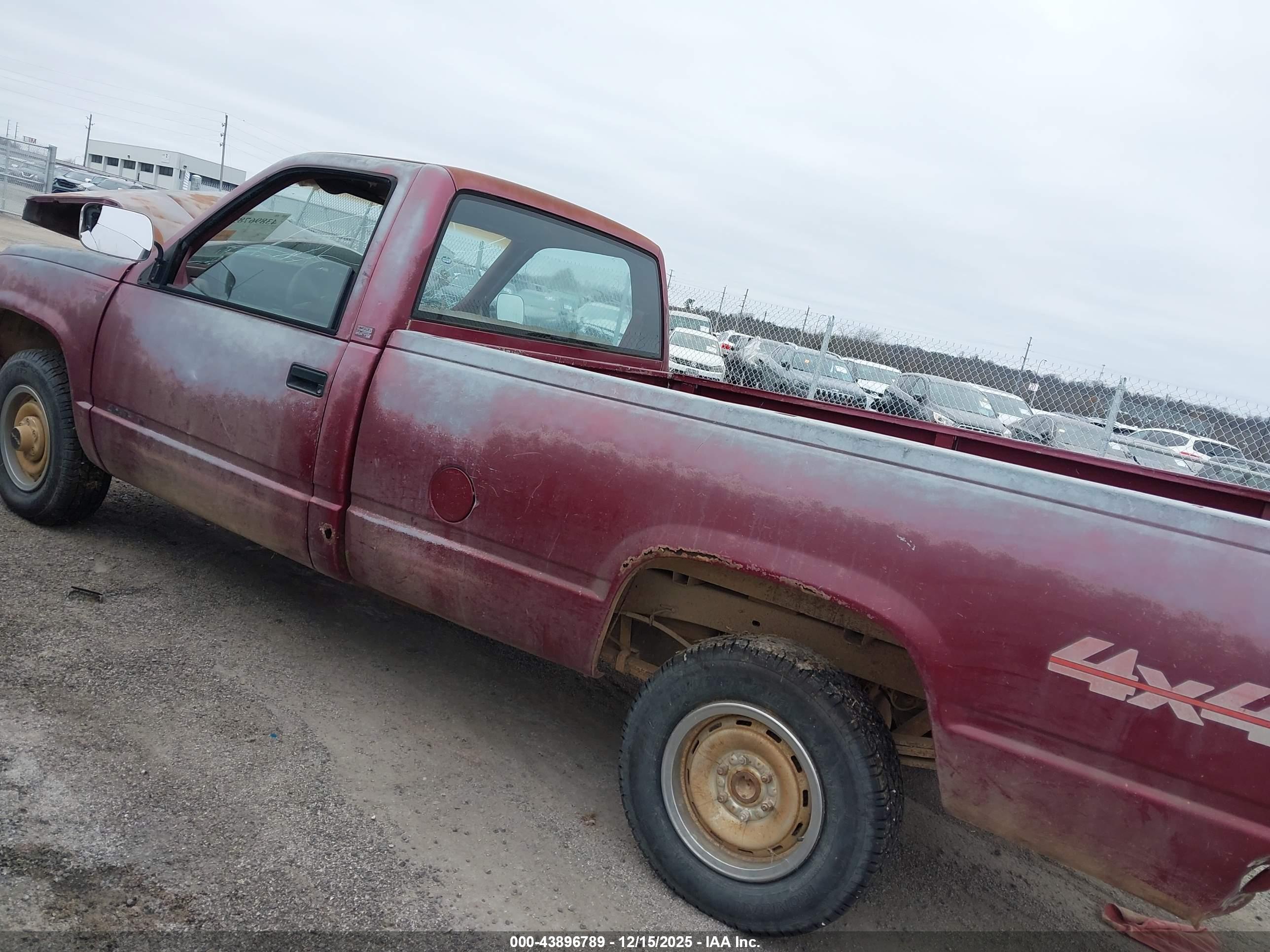 CHEVROLET GMT-400 image 3