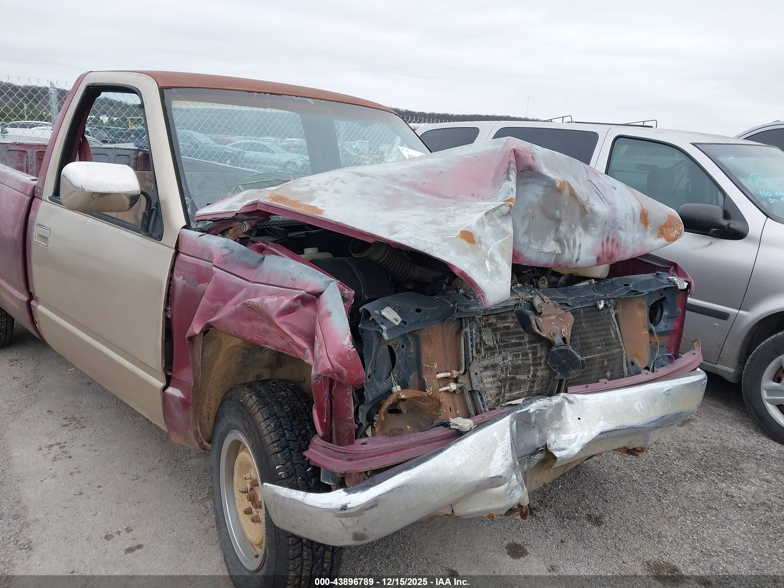 CHEVROLET GMT-400 image 6