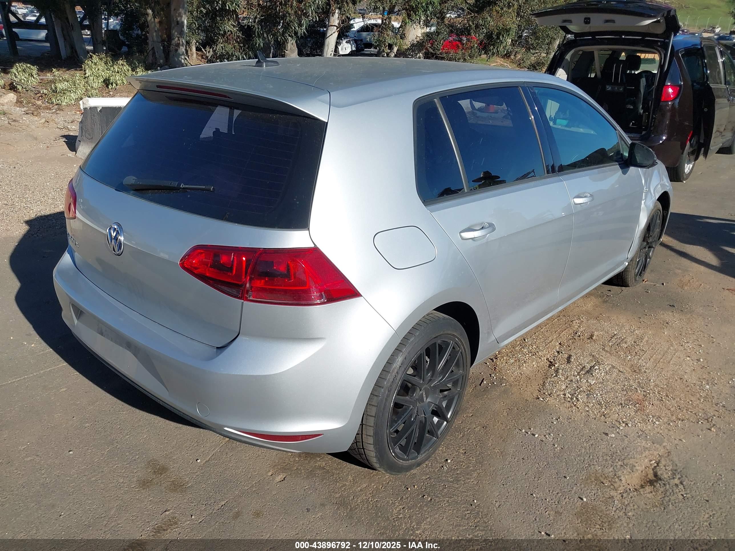 VOLKSWAGEN E-GOLF image 4