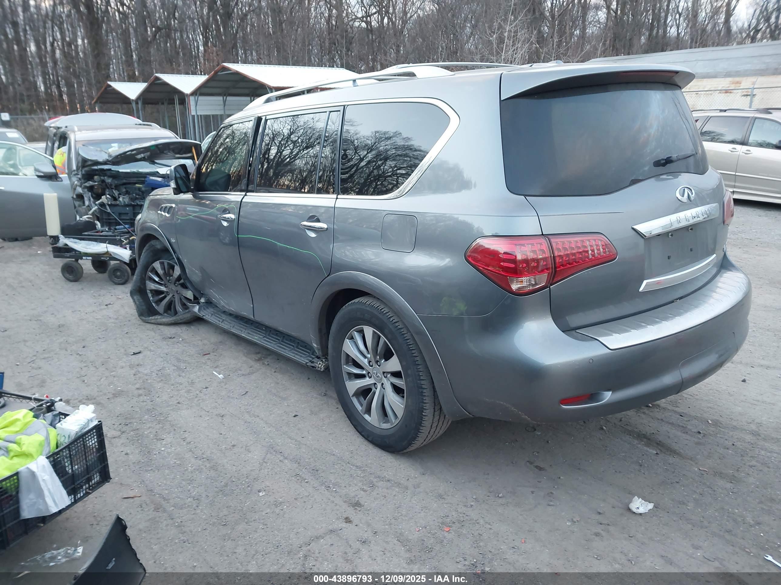 INFINITI QX80 image 3